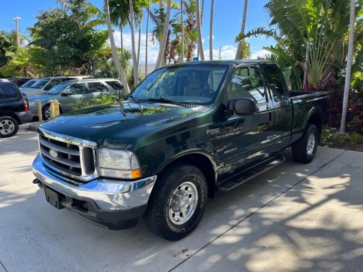 2002 Dark Highland Green Metallic /Medium Parchment Ford Super Duty F-250 7.3 TURBO DIESEL XLT LOW MILES 61,862 (1FTNX20F12E) with an 7.3L DI V8 Turbo-Diesel Power Stroke Engine engine, Automatic transmission, located at 4701 North Dixie Hwy, Pompano Beach, FL, 33064, (954) 422-2889, 26.240938, -80.123474 - OUR WEBPAGE FLORIDACARS1.COM HAS OVER 100 PHOTOS AND FREE CARFAX LINK 2002 FORD F-250 SUPER DUTY LARIAT ROAD READY WORK READY VIN: 1FTNX20F12EB61805 NO ACCIDENTS NO RECALLS 4 DOOR EXTENDED CAB PICKUP POWER SEATS/MIRRORS 7.3L V8 F 7.3L V8 TURBO DIESEL DIESEL LOW MILES 61,862 REAR WHEEL DRIVE 6,9 FT B - Photo#3