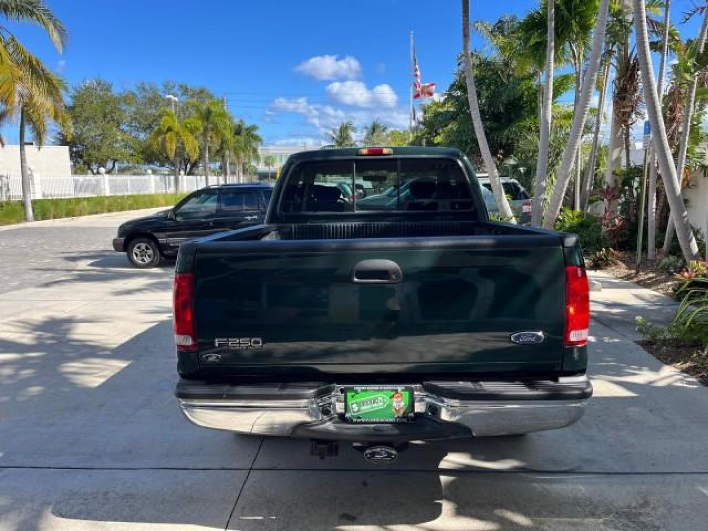 2002 Dark Highland Green Metallic /Medium Parchment Ford Super Duty F-250 7.3 TURBO DIESEL XLT LOW MILES 61,862 (1FTNX20F12E) with an 7.3L DI V8 Turbo-Diesel Power Stroke Engine engine, Automatic transmission, located at 4701 North Dixie Hwy, Pompano Beach, FL, 33064, (954) 422-2889, 26.240938, -80.123474 - OUR WEBPAGE FLORIDACARS1.COM HAS OVER 100 PHOTOS AND FREE CARFAX LINK 2002 FORD F-250 SUPER DUTY LARIAT ROAD READY WORK READY VIN: 1FTNX20F12EB61805 NO ACCIDENTS NO RECALLS 4 DOOR EXTENDED CAB PICKUP POWER SEATS/MIRRORS 7.3L V8 F 7.3L V8 TURBO DIESEL DIESEL LOW MILES 61,862 REAR WHEEL DRIVE 6,9 FT B - Photo#6