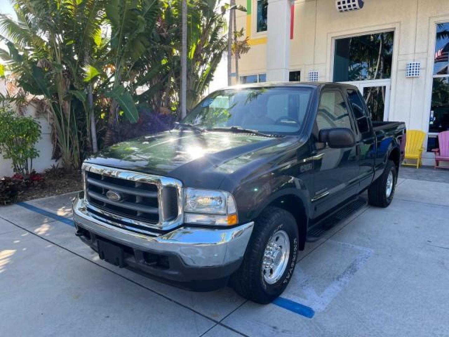 2002 Dark Highland Green Metallic /Medium Parchment Ford Super Duty F-250 7.3 TURBO DIESEL XLT LOW MILES 61,862 (1FTNX20F12E) with an 7.3L DI V8 Turbo-Diesel Power Stroke Engine engine, Automatic transmission, located at 4701 North Dixie Hwy, Pompano Beach, FL, 33064, (954) 422-2889, 26.240938, -80.123474 - OUR WEBPAGE FLORIDACARS1.COM HAS OVER 100 PHOTOS AND FREE CARFAX LINK 2002 FORD F-250 SUPER DUTY LARIAT ROAD READY WORK READY VIN: 1FTNX20F12EB61805 NO ACCIDENTS NO RECALLS 4 DOOR EXTENDED CAB PICKUP POWER SEATS/MIRRORS 7.3L V8 F 7.3L V8 TURBO DIESEL DIESEL LOW MILES 61,862 REAR WHEEL DRIVE 6,9 FT B - Photo#85