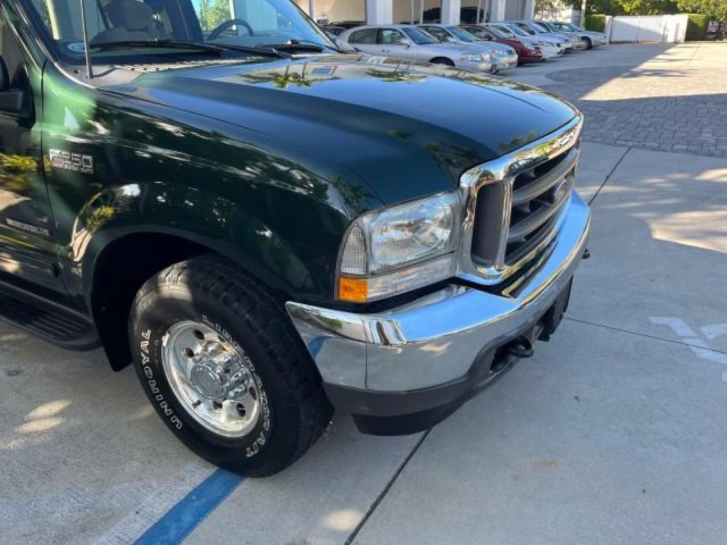 2002 Dark Highland Green Metallic /Medium Parchment Ford Super Duty F-250 7.3 TURBO DIESEL XLT LOW MILES 61,862 (1FTNX20F12E) with an 7.3L DI V8 Turbo-Diesel Power Stroke Engine engine, Automatic transmission, located at 4701 North Dixie Hwy, Pompano Beach, FL, 33064, (954) 422-2889, 26.240938, -80.123474 - OUR WEBPAGE FLORIDACARS1.COM HAS OVER 100 PHOTOS AND FREE CARFAX LINK 2002 FORD F-250 SUPER DUTY LARIAT ROAD READY WORK READY VIN: 1FTNX20F12EB61805 NO ACCIDENTS NO RECALLS 4 DOOR EXTENDED CAB PICKUP POWER SEATS/MIRRORS 7.3L V8 F 7.3L V8 TURBO DIESEL DIESEL LOW MILES 61,862 REAR WHEEL DRIVE 6,9 FT B - Photo#90