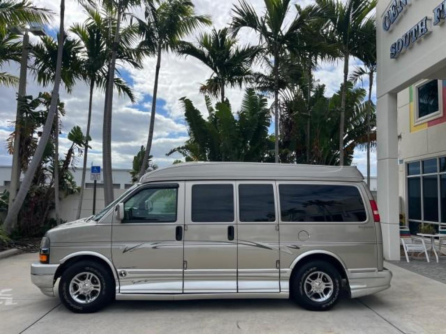 2003 Light Pewter Metallic /Medium Pewter Chevrolet Express conv Van HI TOP EXPLORER CONV LO MI 84,354 (1GBFG15T331) with an 5.3L Vortec 5300 V8 SFI Engine engine, Automatic transmission, located at 4701 North Dixie Hwy, Pompano Beach, FL, 33064, (954) 422-2889, 26.240938, -80.123474 - OUR WEBPAGE FLORIDACARS1.COM HAS OVER 100 PHOTOS AND FREE CARFAX LINK 2003 CHEVROLET EXPRESS G1500 ROAD READY 5.3L V8 VIN: 1GBFG15T331233422 NO ACCIDENTS NO RECALLS VAN LOW MILES 84,354 5.3L V8 F OHV 3 ROW POWER LEATHER SEATS GASOLINE TV DVD VIDEO REAR WHEEL DRIVE $64,289 NEW POWER MIRRORS Alloy Whe - Photo#4