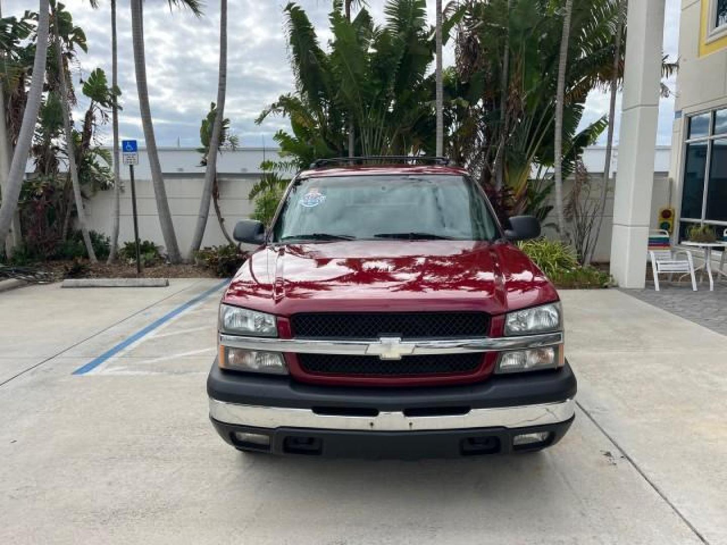 2004 Victory Red /Medium Neutral Chevrolet Avalanche 1 FL LOW MILES 64,757 (3GNEC12T94G) with an 5.3L Vortec 5300 V8 SFI Engine engine, Automatic transmission, located at 4701 North Dixie Hwy, Pompano Beach, FL, 33064, (954) 422-2889, 26.240938, -80.123474 - OUR WEBPAGE FLORIDACARS1.COM HAS OVER 100 PHOTOS AND FREE CARFAX LINK 2004 CHEVROLET AVALANCHE 1500 ROAD READY WORK READY VIN: 3GNEC12T94G250260 NO ACCIDENTS NO RECALLS SPORT PICKUP 1 OWNER FLORIDA 5.3L V8 5.3L V8 F LOW MILES 64,757 5.3 FT BED GASOLINE 12 SERVICE RECORDS REAR WHEEL DRIVE POWER SEATS - Photo#2