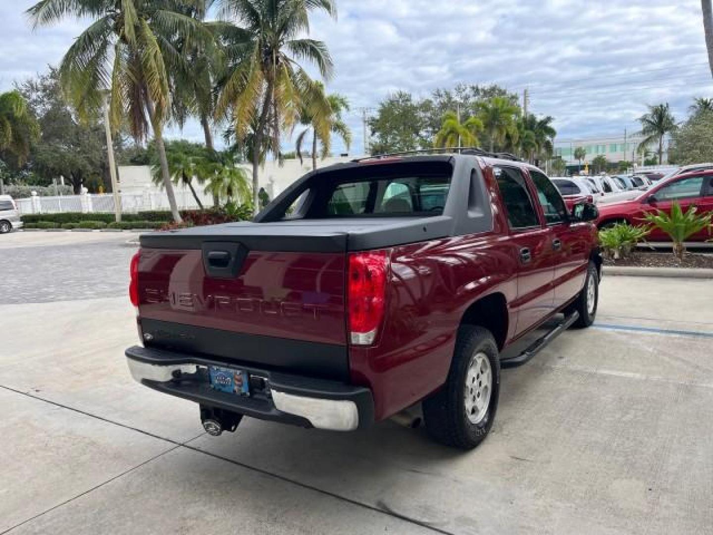 2004 Victory Red /Medium Neutral Chevrolet Avalanche 1 FL LOW MILES 64,757 (3GNEC12T94G) with an 5.3L Vortec 5300 V8 SFI Engine engine, Automatic transmission, located at 4701 North Dixie Hwy, Pompano Beach, FL, 33064, (954) 422-2889, 26.240938, -80.123474 - OUR WEBPAGE FLORIDACARS1.COM HAS OVER 100 PHOTOS AND FREE CARFAX LINK 2004 CHEVROLET AVALANCHE 1500 ROAD READY WORK READY VIN: 3GNEC12T94G250260 NO ACCIDENTS NO RECALLS SPORT PICKUP 1 OWNER FLORIDA 5.3L V8 5.3L V8 F LOW MILES 64,757 5.3 FT BED GASOLINE 12 SERVICE RECORDS REAR WHEEL DRIVE POWER SEATS - Photo#7