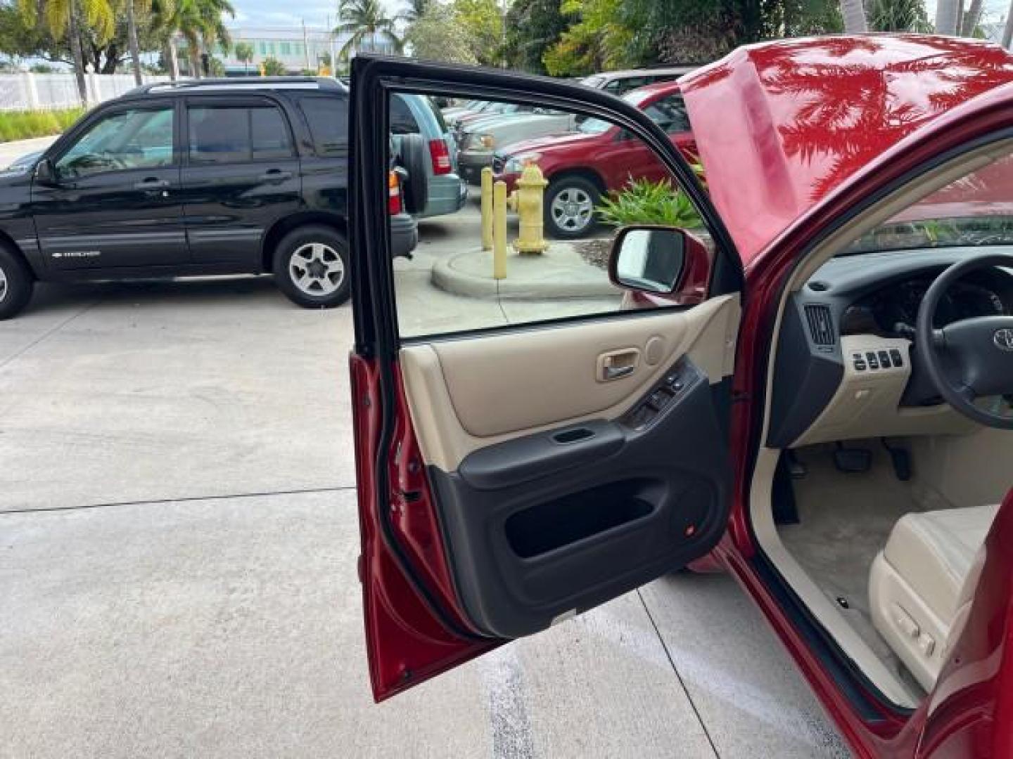 2003 Sundown Red Pearl /Ivory Toyota Highlander 1NC Limited LOW MILES 33,971 (JTEGF21AX30) with an 3.0L DOHC MPFI 24-Valve V6 Engine engine, Automatic transmission, located at 4701 North Dixie Hwy, Pompano Beach, FL, 33064, (954) 422-2889, 26.240938, -80.123474 - OUR WEBPAGE FLORIDACARS1.COM HAS OVER 100 PHOTOS AND FREE CARFAX LINK 2003 TOYOTA HIGHLANDER ROAD READY 3.0L V6 VIN: JTEGF21AX30114961 NO RECALLS 4 DOOR WAGON/SPORT UTILITY 1 OWNER 3.0L V6 F 24V POWER LEATHER SEATS GASOLINE POWER SUNROOF FRONT WHEEL DRIVE 46 SERVICE RECORDS Approach Lights Vehicle s - Photo#9