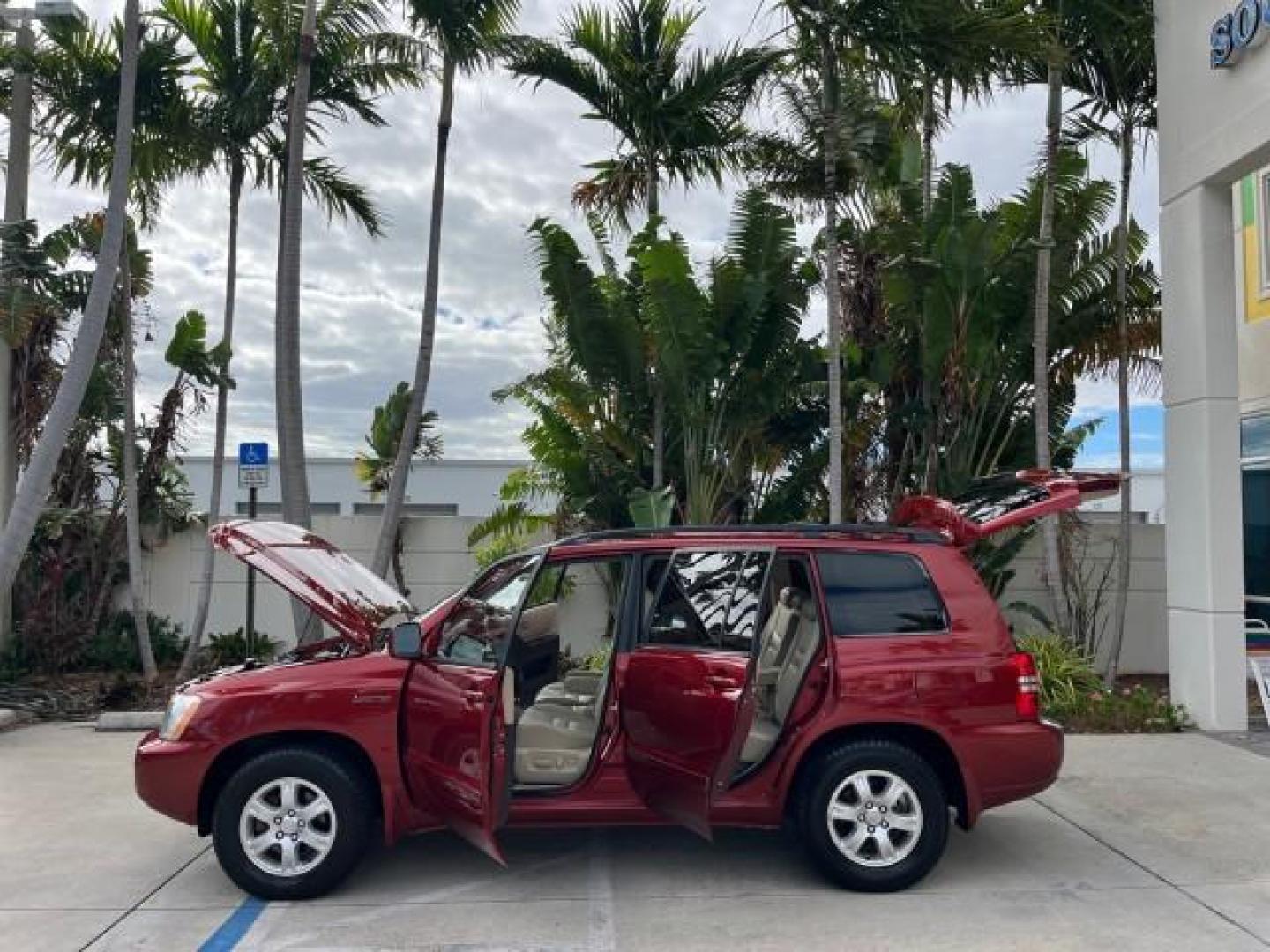 2003 Sundown Red Pearl /Ivory Toyota Highlander 1NC Limited LOW MILES 33,971 (JTEGF21AX30) with an 3.0L DOHC MPFI 24-Valve V6 Engine engine, Automatic transmission, located at 4701 North Dixie Hwy, Pompano Beach, FL, 33064, (954) 422-2889, 26.240938, -80.123474 - OUR WEBPAGE FLORIDACARS1.COM HAS OVER 100 PHOTOS AND FREE CARFAX LINK 2003 TOYOTA HIGHLANDER ROAD READY 3.0L V6 VIN: JTEGF21AX30114961 NO RECALLS 4 DOOR WAGON/SPORT UTILITY 1 OWNER 3.0L V6 F 24V POWER LEATHER SEATS GASOLINE POWER SUNROOF FRONT WHEEL DRIVE 46 SERVICE RECORDS Approach Lights Vehicle s - Photo#8