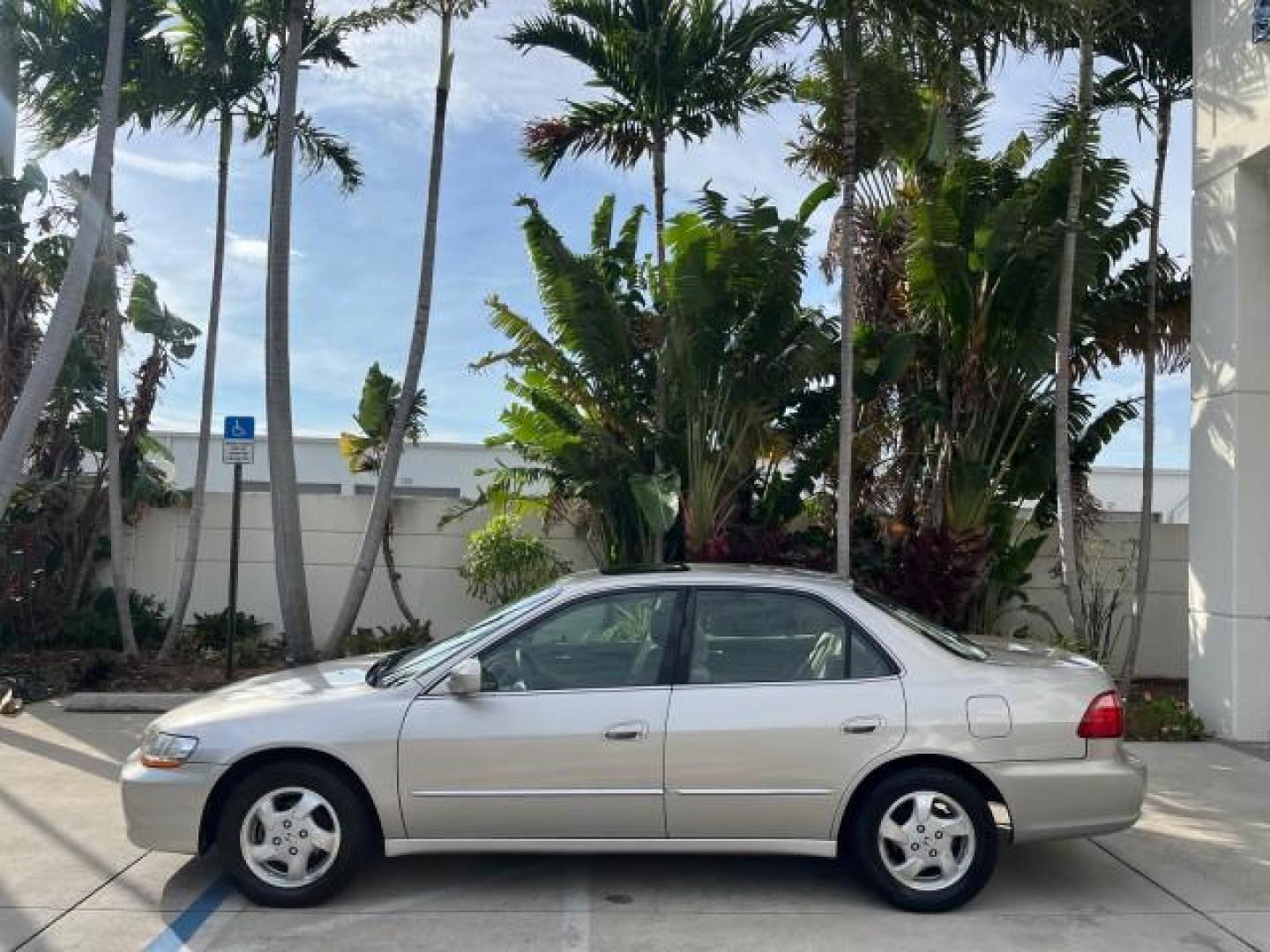 1999 Satin Silver (Met) /Ivory Honda Accord Sdn 1 FL EX LOW MILES 61,390 (JHMCG6679XC) with an 2.3L VTEC I4 ULEV-Certified Engine engine, Automatic transmission, located at 4701 North Dixie Hwy, Pompano Beach, FL, 33064, (954) 422-2889, 26.240938, -80.123474 - OUR WEBPAGE FLORIDACARS1.COM HAS OVER 100 PHOTOS AND FREE CARFAX LINK 1999 HONDA ACCORD EX ROAD READY 2.3L I4 VIN: JHMCG6679XC028564 NO RECALLS 30 MPG SEDAN 4 DR 1 OWNER FLORIDA 2.3L I4 F OHV VERY LOW MILES 61,390 GASOLINE POWER SUNROOF/MIRRORS FRONT WHEEL DRIVE 20 SERVICE RECORDS ABS Brakes Automat - Photo#4