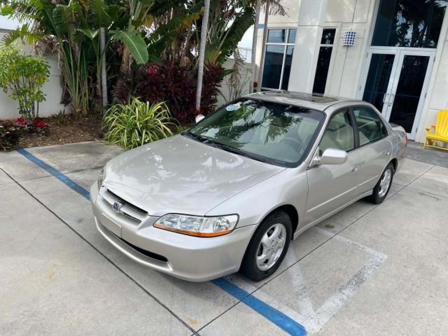 1999 Satin Silver (Met) /Ivory Honda Accord Sdn 1 FL EX LOW MILES 61,390 (JHMCG6679XC) with an 2.3L VTEC I4 ULEV-Certified Engine engine, Automatic transmission, located at 4701 North Dixie Hwy, Pompano Beach, FL, 33064, (954) 422-2889, 26.240938, -80.123474 - OUR WEBPAGE FLORIDACARS1.COM HAS OVER 100 PHOTOS AND FREE CARFAX LINK 1999 HONDA ACCORD EX ROAD READY 2.3L I4 VIN: JHMCG6679XC028564 NO RECALLS 30 MPG SEDAN 4 DR 1 OWNER FLORIDA 2.3L I4 F OHV VERY LOW MILES 61,390 GASOLINE POWER SUNROOF/MIRRORS FRONT WHEEL DRIVE 20 SERVICE RECORDS ABS Brakes Automat - Photo#90