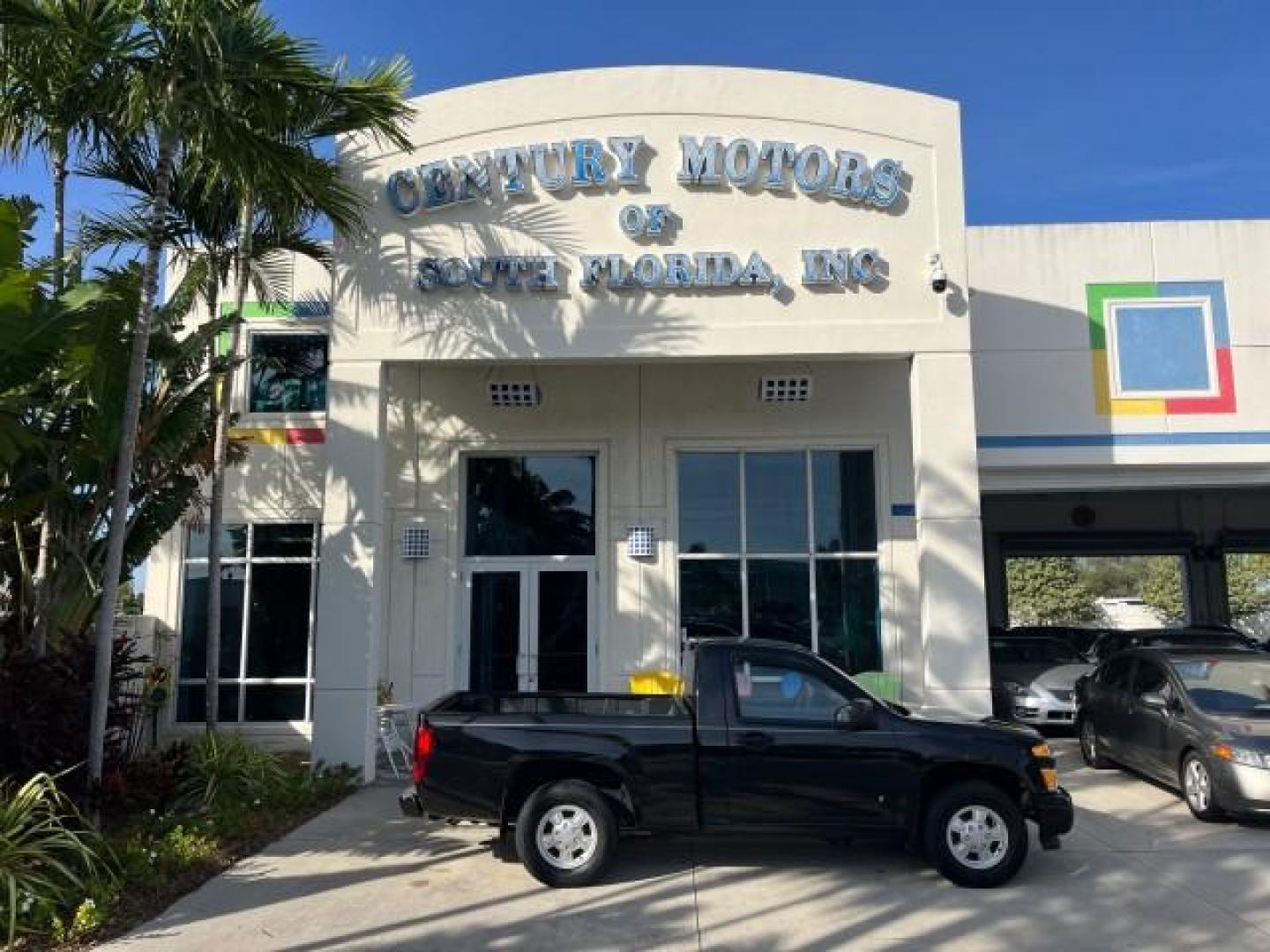 2006 Black /Light Cashmere Chevrolet Colorado 1 FL LS LOW MILES 53,797 (1GCCS148368) with an 2.8L DOHC 4-Cyl MFI Engine engine, Manual transmission, located at 4701 North Dixie Hwy, Pompano Beach, FL, 33064, (954) 422-2889, 26.240938, -80.123474 - OUR WEBPAGE FLORIDACARS1.COM HAS OVER 100 PHOTOS AND FREE CARFAX LINK 2006 CHEVROLET COLORADO WORK TRUCK ROAD READY WORK READY VIN: 1GCCS148368250775 NO ACCIDENTS 2.8L I4 PICKUP 1 OWNER FLORIDA 2.8L I4 F LOW MILES 53,797 25 MPG GASOLINE 6.1 FT BED LENGHT REAR WHEEL DRIVE MANUAL 5 SERVICE RECORDS 6.1 - Photo#0