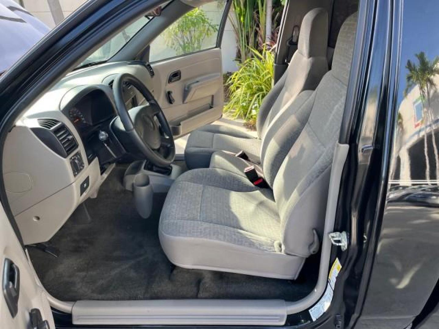 2006 Black /Light Cashmere Chevrolet Colorado 1 FL LS LOW MILES 53,797 (1GCCS148368) with an 2.8L DOHC 4-Cyl MFI Engine engine, Manual transmission, located at 4701 North Dixie Hwy, Pompano Beach, FL, 33064, (954) 422-2889, 26.240938, -80.123474 - OUR WEBPAGE FLORIDACARS1.COM HAS OVER 100 PHOTOS AND FREE CARFAX LINK 2006 CHEVROLET COLORADO WORK TRUCK ROAD READY WORK READY VIN: 1GCCS148368250775 NO ACCIDENTS 2.8L I4 PICKUP 1 OWNER FLORIDA 2.8L I4 F LOW MILES 53,797 25 MPG GASOLINE 6.1 FT BED LENGHT REAR WHEEL DRIVE MANUAL 5 SERVICE RECORDS 6.1 - Photo#10