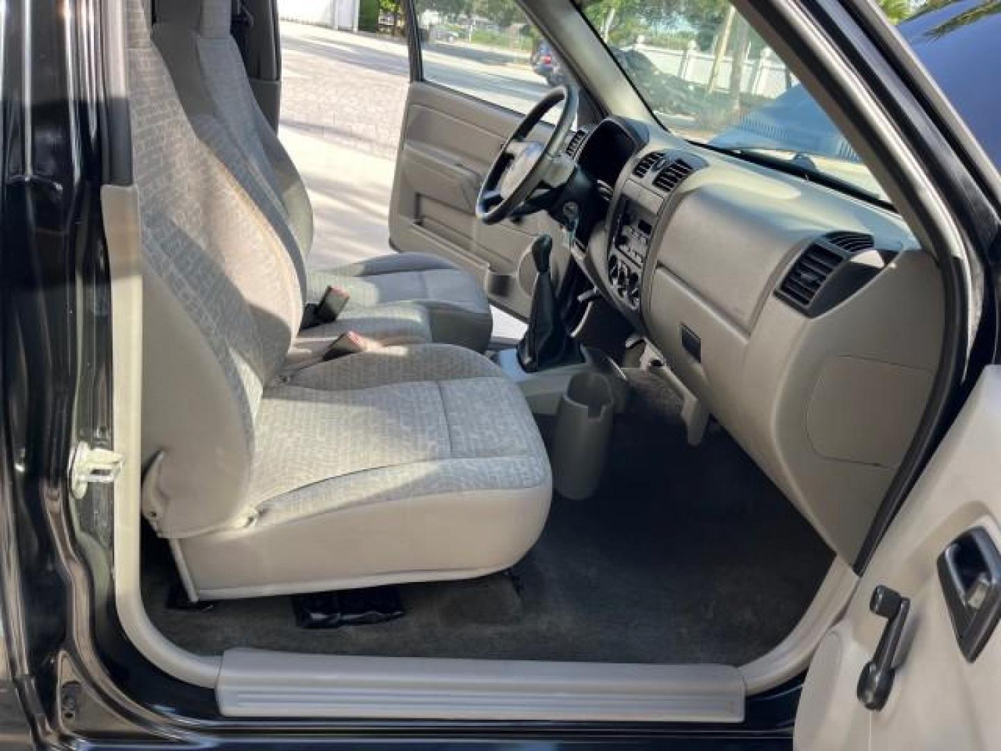 2006 Black /Light Cashmere Chevrolet Colorado 1 FL LS LOW MILES 53,797 (1GCCS148368) with an 2.8L DOHC 4-Cyl MFI Engine engine, Manual transmission, located at 4701 North Dixie Hwy, Pompano Beach, FL, 33064, (954) 422-2889, 26.240938, -80.123474 - OUR WEBPAGE FLORIDACARS1.COM HAS OVER 100 PHOTOS AND FREE CARFAX LINK 2006 CHEVROLET COLORADO WORK TRUCK ROAD READY WORK READY VIN: 1GCCS148368250775 NO ACCIDENTS 2.8L I4 PICKUP 1 OWNER FLORIDA 2.8L I4 F LOW MILES 53,797 25 MPG GASOLINE 6.1 FT BED LENGHT REAR WHEEL DRIVE MANUAL 5 SERVICE RECORDS 6.1 - Photo#12