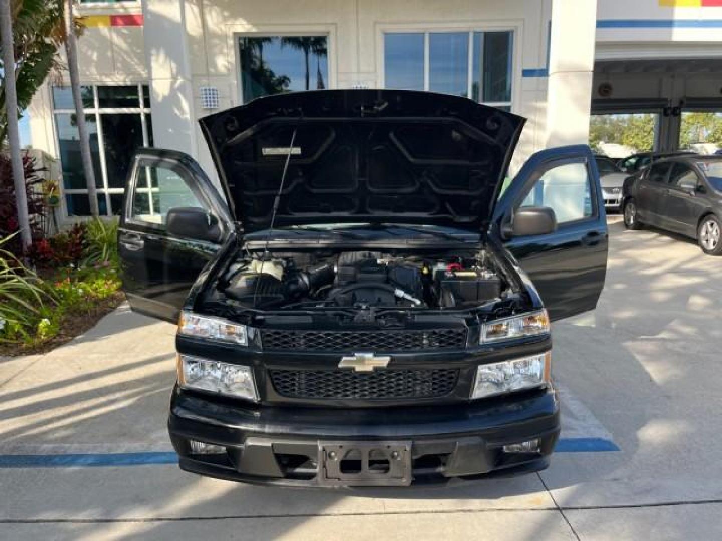 2006 Black /Light Cashmere Chevrolet Colorado 1 FL LS LOW MILES 53,797 (1GCCS148368) with an 2.8L DOHC 4-Cyl MFI Engine engine, Manual transmission, located at 4701 North Dixie Hwy, Pompano Beach, FL, 33064, (954) 422-2889, 26.240938, -80.123474 - OUR WEBPAGE FLORIDACARS1.COM HAS OVER 100 PHOTOS AND FREE CARFAX LINK 2006 CHEVROLET COLORADO WORK TRUCK ROAD READY WORK READY VIN: 1GCCS148368250775 NO ACCIDENTS 2.8L I4 PICKUP 1 OWNER FLORIDA 2.8L I4 F LOW MILES 53,797 25 MPG GASOLINE 6.1 FT BED LENGHT REAR WHEEL DRIVE MANUAL 5 SERVICE RECORDS 6.1 - Photo#16