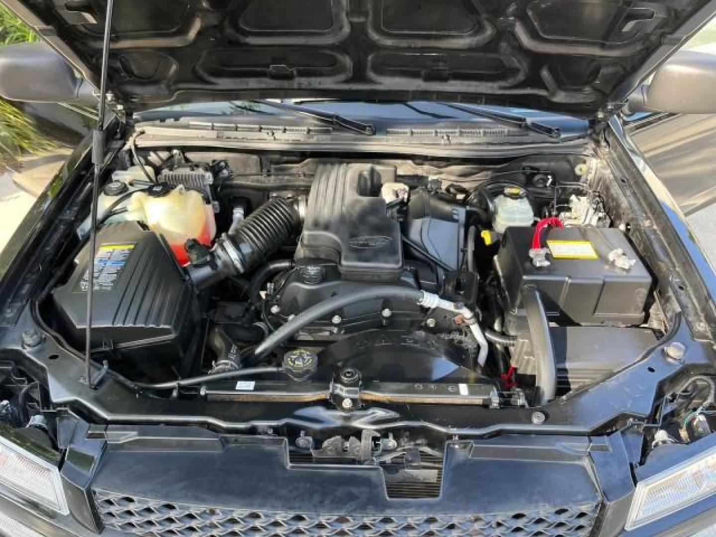 2006 Black /Light Cashmere Chevrolet Colorado 1 FL LS LOW MILES 53,797 (1GCCS148368) with an 2.8L DOHC 4-Cyl MFI Engine engine, Manual transmission, located at 4701 North Dixie Hwy, Pompano Beach, FL, 33064, (954) 422-2889, 26.240938, -80.123474 - OUR WEBPAGE FLORIDACARS1.COM HAS OVER 100 PHOTOS AND FREE CARFAX LINK 2006 CHEVROLET COLORADO WORK TRUCK ROAD READY WORK READY VIN: 1GCCS148368250775 NO ACCIDENTS 2.8L I4 PICKUP 1 OWNER FLORIDA 2.8L I4 F LOW MILES 53,797 25 MPG GASOLINE 6.1 FT BED LENGHT REAR WHEEL DRIVE MANUAL 5 SERVICE RECORDS 6.1 - Photo#17