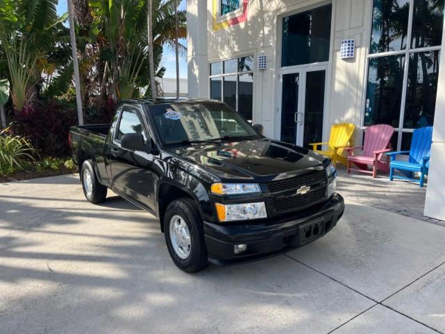 2006 Black /Light Cashmere Chevrolet Colorado 1 FL LS LOW MILES 53,797 (1GCCS148368) with an 2.8L DOHC 4-Cyl MFI Engine engine, Manual transmission, located at 4701 North Dixie Hwy, Pompano Beach, FL, 33064, (954) 422-2889, 26.240938, -80.123474 - OUR WEBPAGE FLORIDACARS1.COM HAS OVER 100 PHOTOS AND FREE CARFAX LINK 2006 CHEVROLET COLORADO WORK TRUCK ROAD READY WORK READY VIN: 1GCCS148368250775 NO ACCIDENTS 2.8L I4 PICKUP 1 OWNER FLORIDA 2.8L I4 F LOW MILES 53,797 25 MPG GASOLINE 6.1 FT BED LENGHT REAR WHEEL DRIVE MANUAL 5 SERVICE RECORDS 6.1 - Photo#1
