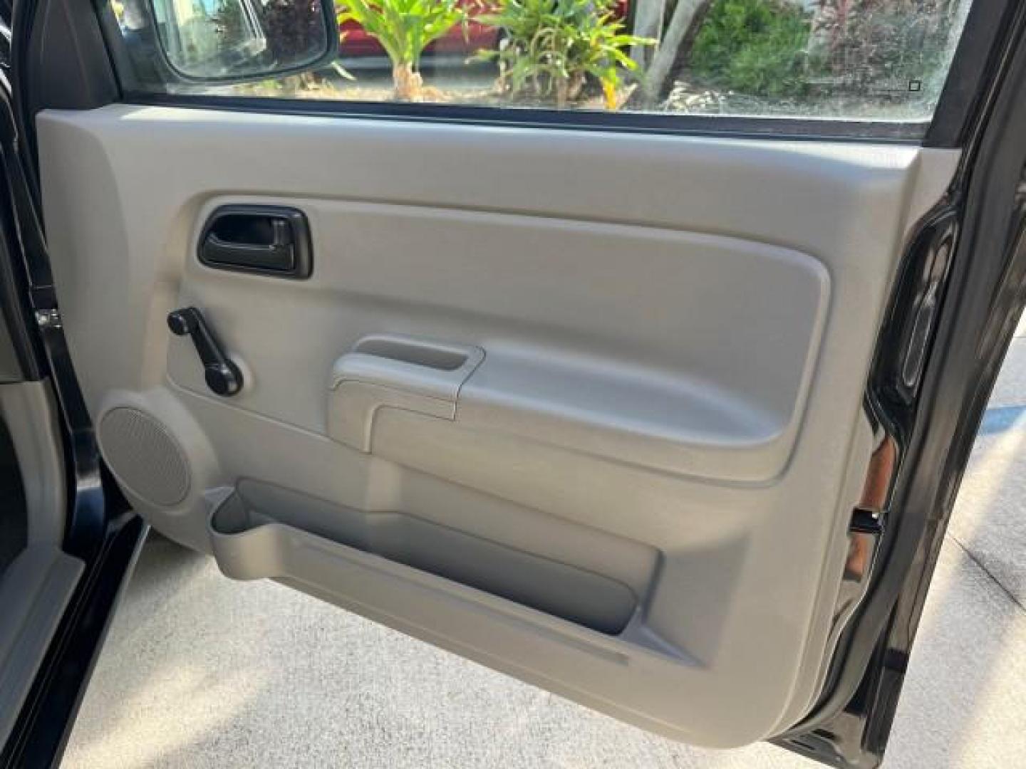 2006 Black /Light Cashmere Chevrolet Colorado 1 FL LS LOW MILES 53,797 (1GCCS148368) with an 2.8L DOHC 4-Cyl MFI Engine engine, Manual transmission, located at 4701 North Dixie Hwy, Pompano Beach, FL, 33064, (954) 422-2889, 26.240938, -80.123474 - OUR WEBPAGE FLORIDACARS1.COM HAS OVER 100 PHOTOS AND FREE CARFAX LINK 2006 CHEVROLET COLORADO WORK TRUCK ROAD READY WORK READY VIN: 1GCCS148368250775 NO ACCIDENTS 2.8L I4 PICKUP 1 OWNER FLORIDA 2.8L I4 F LOW MILES 53,797 25 MPG GASOLINE 6.1 FT BED LENGHT REAR WHEEL DRIVE MANUAL 5 SERVICE RECORDS 6.1 - Photo#25