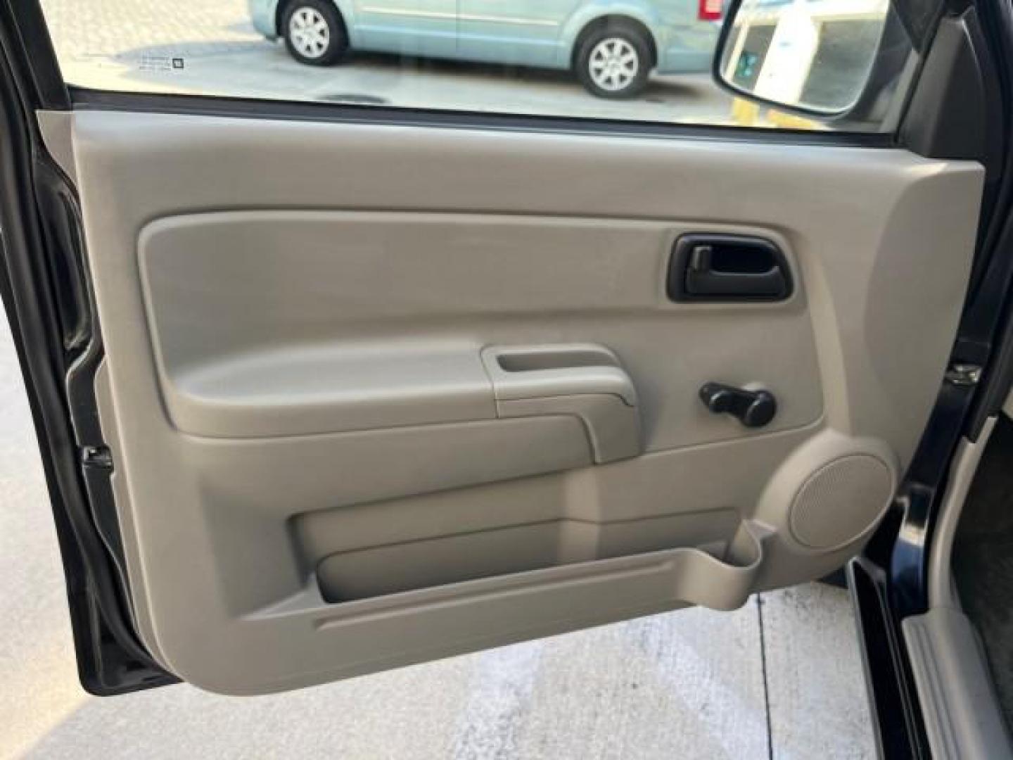 2006 Black /Light Cashmere Chevrolet Colorado 1 FL LS LOW MILES 53,797 (1GCCS148368) with an 2.8L DOHC 4-Cyl MFI Engine engine, Manual transmission, located at 4701 North Dixie Hwy, Pompano Beach, FL, 33064, (954) 422-2889, 26.240938, -80.123474 - OUR WEBPAGE FLORIDACARS1.COM HAS OVER 100 PHOTOS AND FREE CARFAX LINK 2006 CHEVROLET COLORADO WORK TRUCK ROAD READY WORK READY VIN: 1GCCS148368250775 NO ACCIDENTS 2.8L I4 PICKUP 1 OWNER FLORIDA 2.8L I4 F LOW MILES 53,797 25 MPG GASOLINE 6.1 FT BED LENGHT REAR WHEEL DRIVE MANUAL 5 SERVICE RECORDS 6.1 - Photo#29