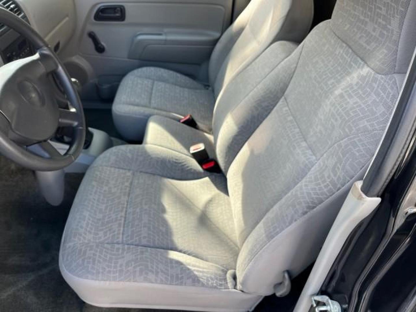 2006 Black /Light Cashmere Chevrolet Colorado 1 FL LS LOW MILES 53,797 (1GCCS148368) with an 2.8L DOHC 4-Cyl MFI Engine engine, Manual transmission, located at 4701 North Dixie Hwy, Pompano Beach, FL, 33064, (954) 422-2889, 26.240938, -80.123474 - OUR WEBPAGE FLORIDACARS1.COM HAS OVER 100 PHOTOS AND FREE CARFAX LINK 2006 CHEVROLET COLORADO WORK TRUCK ROAD READY WORK READY VIN: 1GCCS148368250775 NO ACCIDENTS 2.8L I4 PICKUP 1 OWNER FLORIDA 2.8L I4 F LOW MILES 53,797 25 MPG GASOLINE 6.1 FT BED LENGHT REAR WHEEL DRIVE MANUAL 5 SERVICE RECORDS 6.1 - Photo#31