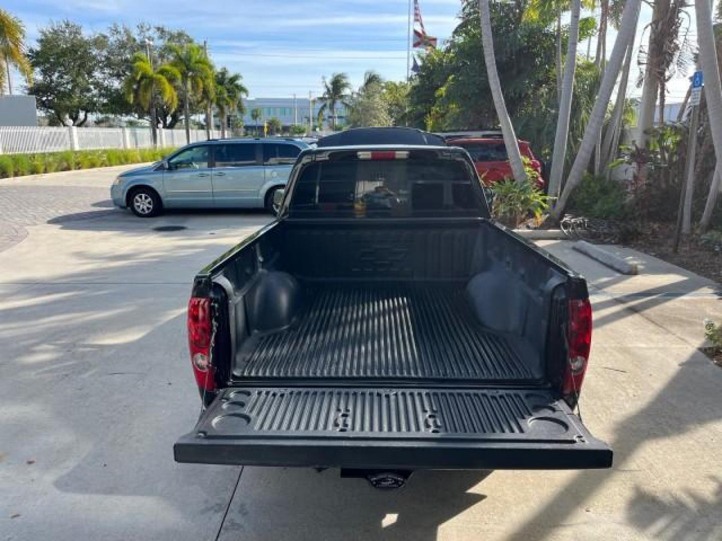 2006 Black /Light Cashmere Chevrolet Colorado 1 FL LS LOW MILES 53,797 (1GCCS148368) with an 2.8L DOHC 4-Cyl MFI Engine engine, Manual transmission, located at 4701 North Dixie Hwy, Pompano Beach, FL, 33064, (954) 422-2889, 26.240938, -80.123474 - OUR WEBPAGE FLORIDACARS1.COM HAS OVER 100 PHOTOS AND FREE CARFAX LINK 2006 CHEVROLET COLORADO WORK TRUCK ROAD READY WORK READY VIN: 1GCCS148368250775 NO ACCIDENTS 2.8L I4 PICKUP 1 OWNER FLORIDA 2.8L I4 F LOW MILES 53,797 25 MPG GASOLINE 6.1 FT BED LENGHT REAR WHEEL DRIVE MANUAL 5 SERVICE RECORDS 6.1 - Photo#44