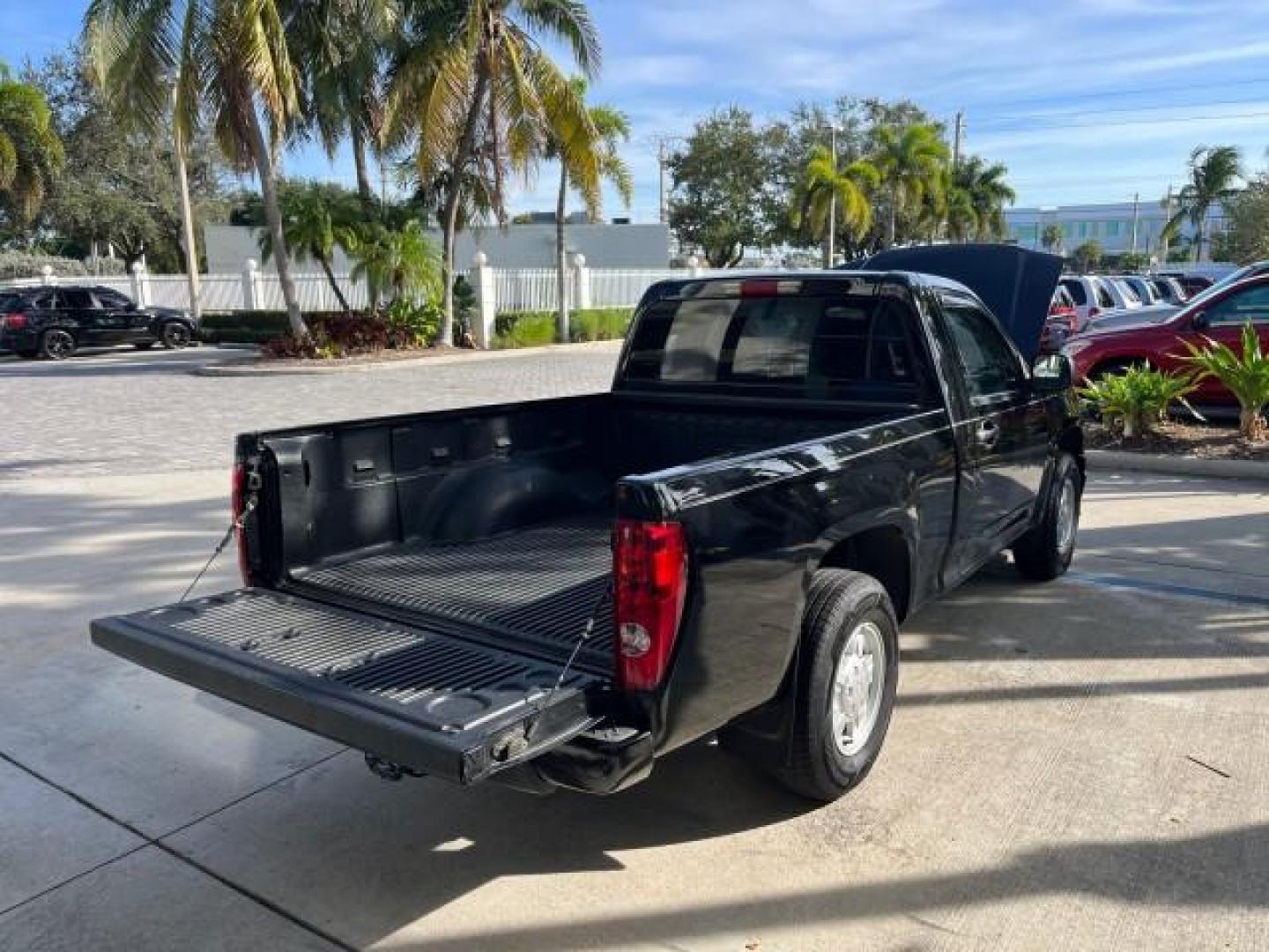 2006 Black /Light Cashmere Chevrolet Colorado 1 FL LS LOW MILES 53,797 (1GCCS148368) with an 2.8L DOHC 4-Cyl MFI Engine engine, Manual transmission, located at 4701 North Dixie Hwy, Pompano Beach, FL, 33064, (954) 422-2889, 26.240938, -80.123474 - OUR WEBPAGE FLORIDACARS1.COM HAS OVER 100 PHOTOS AND FREE CARFAX LINK 2006 CHEVROLET COLORADO WORK TRUCK ROAD READY WORK READY VIN: 1GCCS148368250775 NO ACCIDENTS 2.8L I4 PICKUP 1 OWNER FLORIDA 2.8L I4 F LOW MILES 53,797 25 MPG GASOLINE 6.1 FT BED LENGHT REAR WHEEL DRIVE MANUAL 5 SERVICE RECORDS 6.1 - Photo#50