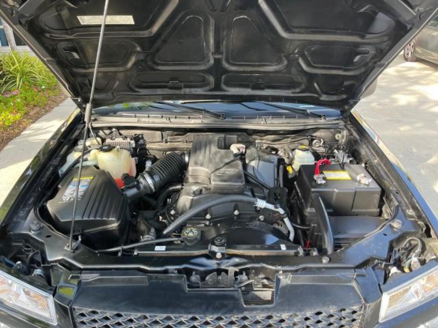 2006 Black /Light Cashmere Chevrolet Colorado 1 FL LS LOW MILES 53,797 (1GCCS148368) with an 2.8L DOHC 4-Cyl MFI Engine engine, Manual transmission, located at 4701 North Dixie Hwy, Pompano Beach, FL, 33064, (954) 422-2889, 26.240938, -80.123474 - OUR WEBPAGE FLORIDACARS1.COM HAS OVER 100 PHOTOS AND FREE CARFAX LINK 2006 CHEVROLET COLORADO WORK TRUCK ROAD READY WORK READY VIN: 1GCCS148368250775 NO ACCIDENTS 2.8L I4 PICKUP 1 OWNER FLORIDA 2.8L I4 F LOW MILES 53,797 25 MPG GASOLINE 6.1 FT BED LENGHT REAR WHEEL DRIVE MANUAL 5 SERVICE RECORDS 6.1 - Photo#53