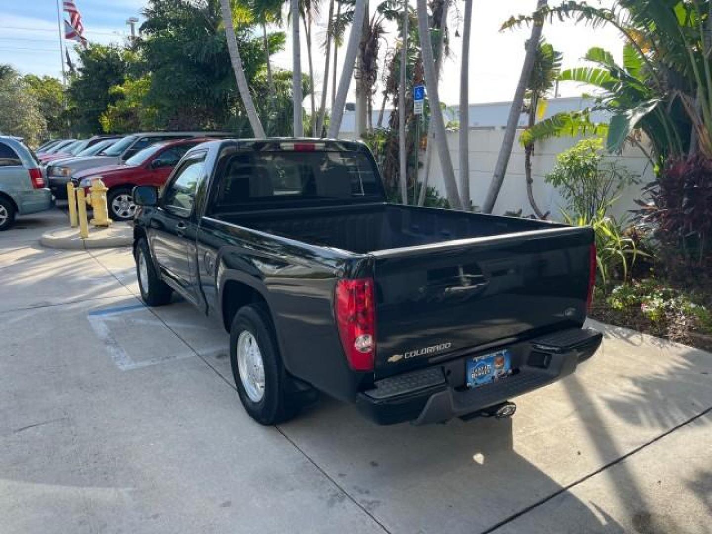 2006 Black /Light Cashmere Chevrolet Colorado 1 FL LS LOW MILES 53,797 (1GCCS148368) with an 2.8L DOHC 4-Cyl MFI Engine engine, Manual transmission, located at 4701 North Dixie Hwy, Pompano Beach, FL, 33064, (954) 422-2889, 26.240938, -80.123474 - OUR WEBPAGE FLORIDACARS1.COM HAS OVER 100 PHOTOS AND FREE CARFAX LINK 2006 CHEVROLET COLORADO WORK TRUCK ROAD READY WORK READY VIN: 1GCCS148368250775 NO ACCIDENTS 2.8L I4 PICKUP 1 OWNER FLORIDA 2.8L I4 F LOW MILES 53,797 25 MPG GASOLINE 6.1 FT BED LENGHT REAR WHEEL DRIVE MANUAL 5 SERVICE RECORDS 6.1 - Photo#5