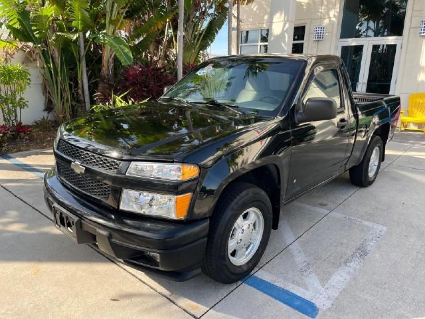 2006 Black /Light Cashmere Chevrolet Colorado 1 FL LS LOW MILES 53,797 (1GCCS148368) with an 2.8L DOHC 4-Cyl MFI Engine engine, Manual transmission, located at 4701 North Dixie Hwy, Pompano Beach, FL, 33064, (954) 422-2889, 26.240938, -80.123474 - OUR WEBPAGE FLORIDACARS1.COM HAS OVER 100 PHOTOS AND FREE CARFAX LINK 2006 CHEVROLET COLORADO WORK TRUCK ROAD READY WORK READY VIN: 1GCCS148368250775 NO ACCIDENTS 2.8L I4 PICKUP 1 OWNER FLORIDA 2.8L I4 F LOW MILES 53,797 25 MPG GASOLINE 6.1 FT BED LENGHT REAR WHEEL DRIVE MANUAL 5 SERVICE RECORDS 6.1 - Photo#60