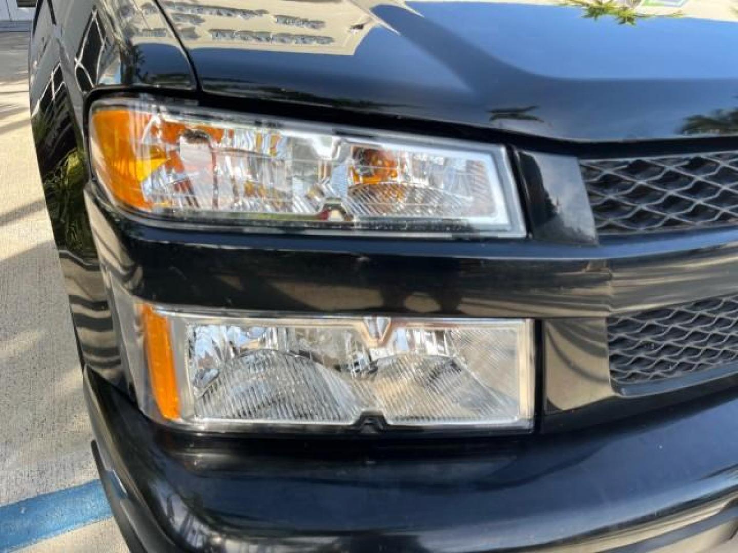 2006 Black /Light Cashmere Chevrolet Colorado 1 FL LS LOW MILES 53,797 (1GCCS148368) with an 2.8L DOHC 4-Cyl MFI Engine engine, Manual transmission, located at 4701 North Dixie Hwy, Pompano Beach, FL, 33064, (954) 422-2889, 26.240938, -80.123474 - OUR WEBPAGE FLORIDACARS1.COM HAS OVER 100 PHOTOS AND FREE CARFAX LINK 2006 CHEVROLET COLORADO WORK TRUCK ROAD READY WORK READY VIN: 1GCCS148368250775 NO ACCIDENTS 2.8L I4 PICKUP 1 OWNER FLORIDA 2.8L I4 F LOW MILES 53,797 25 MPG GASOLINE 6.1 FT BED LENGHT REAR WHEEL DRIVE MANUAL 5 SERVICE RECORDS 6.1 - Photo#62