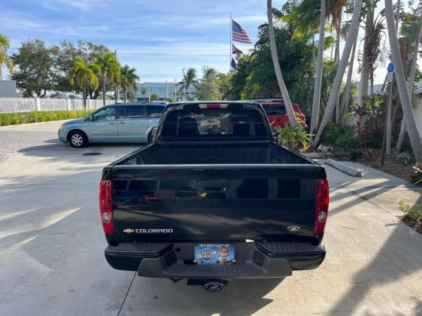 2006 Black /Light Cashmere Chevrolet Colorado 1 FL LS LOW MILES 53,797 (1GCCS148368) with an 2.8L DOHC 4-Cyl MFI Engine engine, Manual transmission, located at 4701 North Dixie Hwy, Pompano Beach, FL, 33064, (954) 422-2889, 26.240938, -80.123474 - OUR WEBPAGE FLORIDACARS1.COM HAS OVER 100 PHOTOS AND FREE CARFAX LINK 2006 CHEVROLET COLORADO WORK TRUCK ROAD READY WORK READY VIN: 1GCCS148368250775 NO ACCIDENTS 2.8L I4 PICKUP 1 OWNER FLORIDA 2.8L I4 F LOW MILES 53,797 25 MPG GASOLINE 6.1 FT BED LENGHT REAR WHEEL DRIVE MANUAL 5 SERVICE RECORDS 6.1 - Photo#6