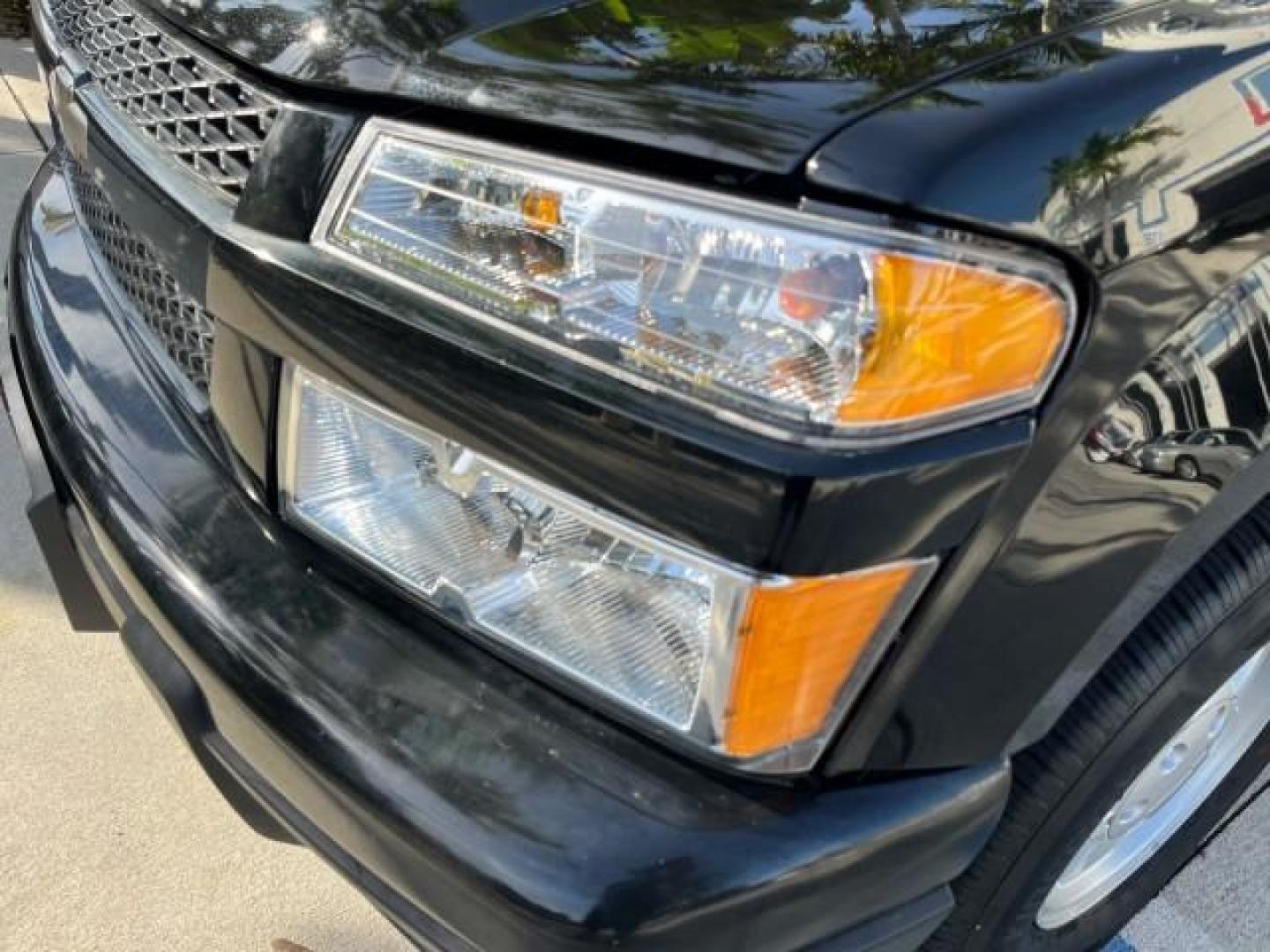 2006 Black /Light Cashmere Chevrolet Colorado 1 FL LS LOW MILES 53,797 (1GCCS148368) with an 2.8L DOHC 4-Cyl MFI Engine engine, Manual transmission, located at 4701 North Dixie Hwy, Pompano Beach, FL, 33064, (954) 422-2889, 26.240938, -80.123474 - OUR WEBPAGE FLORIDACARS1.COM HAS OVER 100 PHOTOS AND FREE CARFAX LINK 2006 CHEVROLET COLORADO WORK TRUCK ROAD READY WORK READY VIN: 1GCCS148368250775 NO ACCIDENTS 2.8L I4 PICKUP 1 OWNER FLORIDA 2.8L I4 F LOW MILES 53,797 25 MPG GASOLINE 6.1 FT BED LENGHT REAR WHEEL DRIVE MANUAL 5 SERVICE RECORDS 6.1 - Photo#71