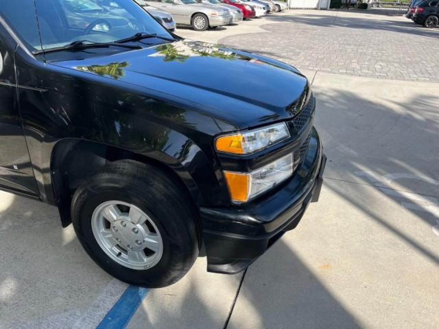 2006 Black /Light Cashmere Chevrolet Colorado 1 FL LS LOW MILES 53,797 (1GCCS148368) with an 2.8L DOHC 4-Cyl MFI Engine engine, Manual transmission, located at 4701 North Dixie Hwy, Pompano Beach, FL, 33064, (954) 422-2889, 26.240938, -80.123474 - OUR WEBPAGE FLORIDACARS1.COM HAS OVER 100 PHOTOS AND FREE CARFAX LINK 2006 CHEVROLET COLORADO WORK TRUCK ROAD READY WORK READY VIN: 1GCCS148368250775 NO ACCIDENTS 2.8L I4 PICKUP 1 OWNER FLORIDA 2.8L I4 F LOW MILES 53,797 25 MPG GASOLINE 6.1 FT BED LENGHT REAR WHEEL DRIVE MANUAL 5 SERVICE RECORDS 6.1 - Photo#73