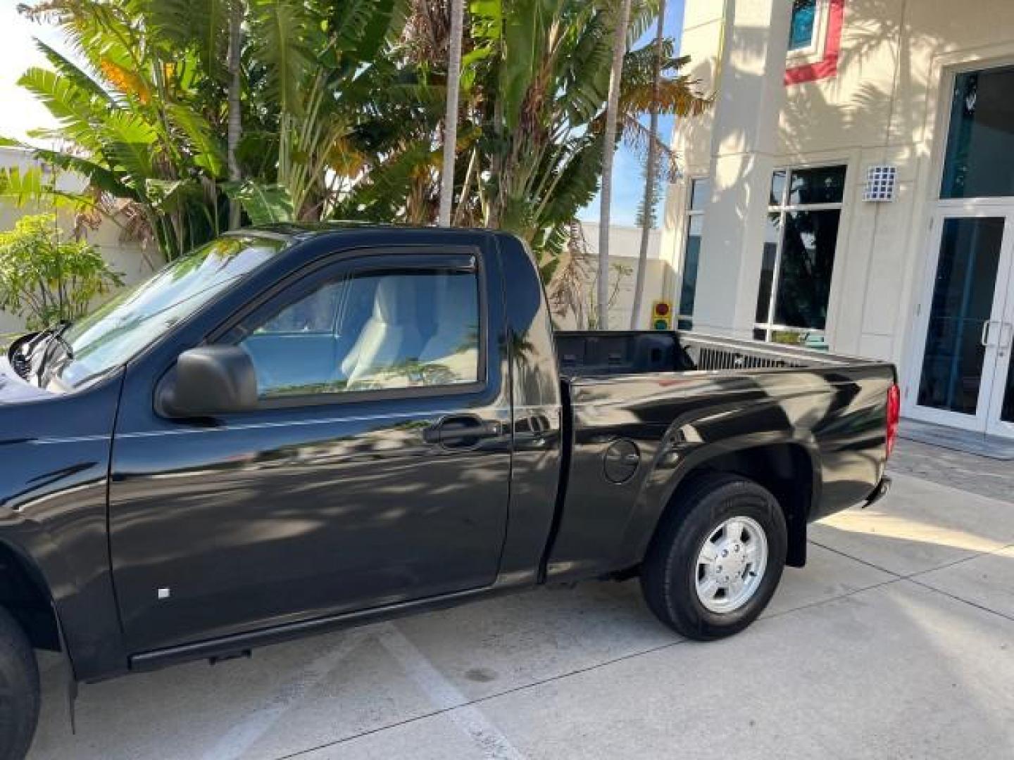 2006 Black /Light Cashmere Chevrolet Colorado 1 FL LS LOW MILES 53,797 (1GCCS148368) with an 2.8L DOHC 4-Cyl MFI Engine engine, Manual transmission, located at 4701 North Dixie Hwy, Pompano Beach, FL, 33064, (954) 422-2889, 26.240938, -80.123474 - OUR WEBPAGE FLORIDACARS1.COM HAS OVER 100 PHOTOS AND FREE CARFAX LINK 2006 CHEVROLET COLORADO WORK TRUCK ROAD READY WORK READY VIN: 1GCCS148368250775 NO ACCIDENTS 2.8L I4 PICKUP 1 OWNER FLORIDA 2.8L I4 F LOW MILES 53,797 25 MPG GASOLINE 6.1 FT BED LENGHT REAR WHEEL DRIVE MANUAL 5 SERVICE RECORDS 6.1 - Photo#74