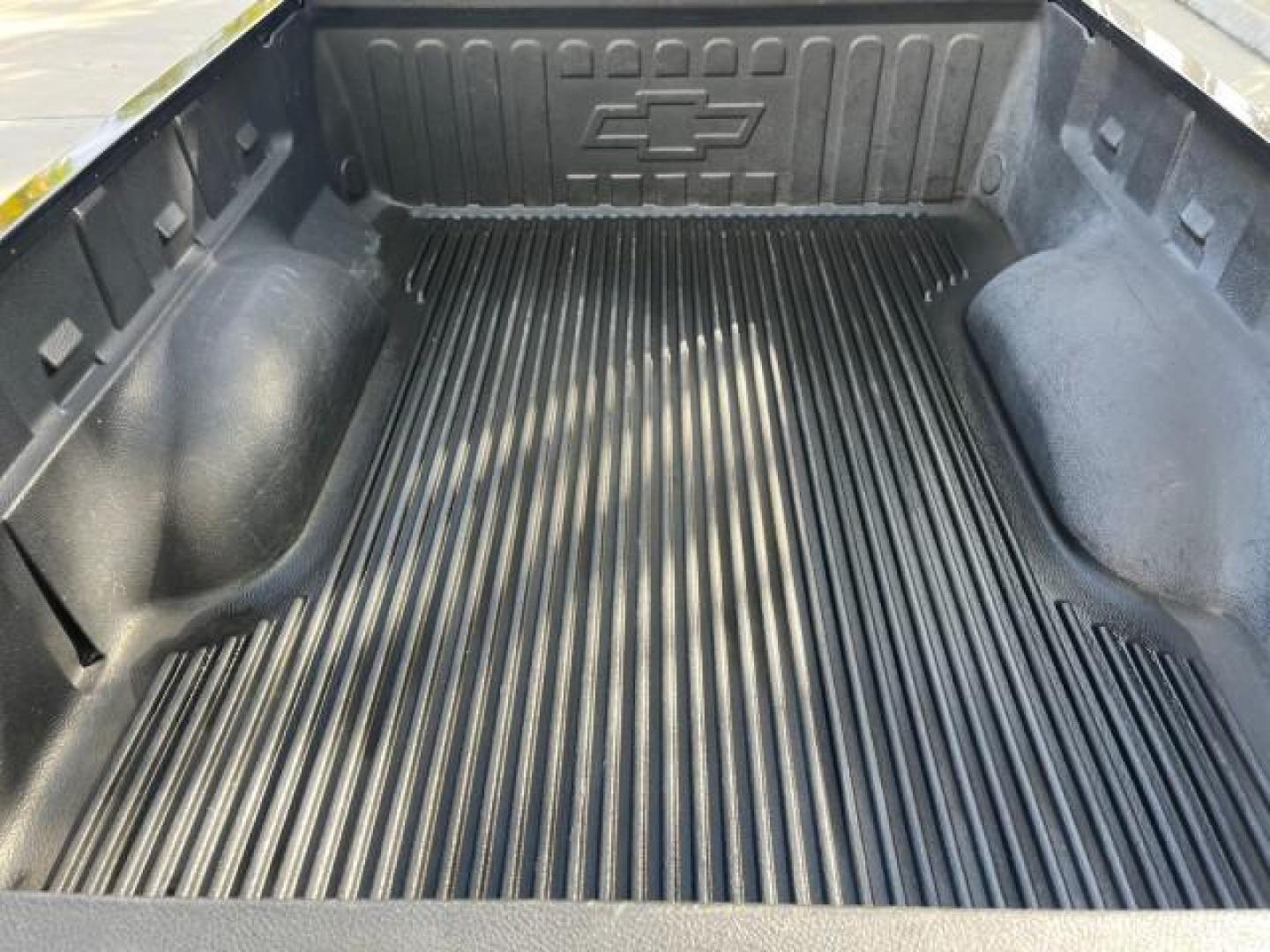 2006 Black /Light Cashmere Chevrolet Colorado 1 FL LS LOW MILES 53,797 (1GCCS148368) with an 2.8L DOHC 4-Cyl MFI Engine engine, Manual transmission, located at 4701 North Dixie Hwy, Pompano Beach, FL, 33064, (954) 422-2889, 26.240938, -80.123474 - OUR WEBPAGE FLORIDACARS1.COM HAS OVER 100 PHOTOS AND FREE CARFAX LINK 2006 CHEVROLET COLORADO WORK TRUCK ROAD READY WORK READY VIN: 1GCCS148368250775 NO ACCIDENTS 2.8L I4 PICKUP 1 OWNER FLORIDA 2.8L I4 F LOW MILES 53,797 25 MPG GASOLINE 6.1 FT BED LENGHT REAR WHEEL DRIVE MANUAL 5 SERVICE RECORDS 6.1 - Photo#81