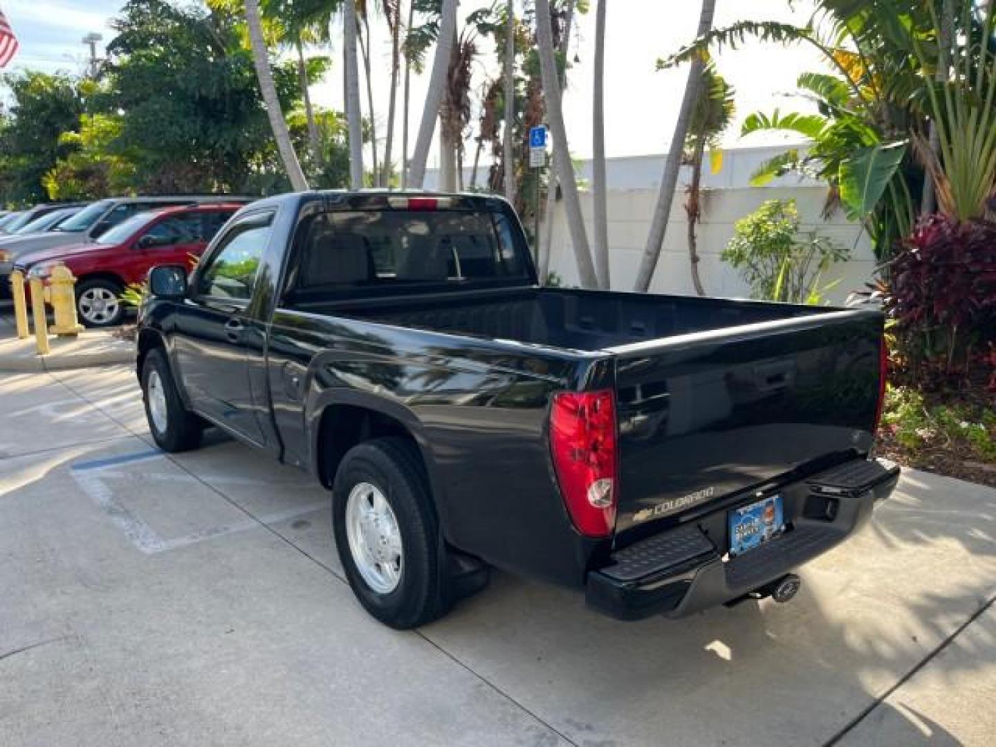 2006 Black /Light Cashmere Chevrolet Colorado 1 FL LS LOW MILES 53,797 (1GCCS148368) with an 2.8L DOHC 4-Cyl MFI Engine engine, Manual transmission, located at 4701 North Dixie Hwy, Pompano Beach, FL, 33064, (954) 422-2889, 26.240938, -80.123474 - OUR WEBPAGE FLORIDACARS1.COM HAS OVER 100 PHOTOS AND FREE CARFAX LINK 2006 CHEVROLET COLORADO WORK TRUCK ROAD READY WORK READY VIN: 1GCCS148368250775 NO ACCIDENTS 2.8L I4 PICKUP 1 OWNER FLORIDA 2.8L I4 F LOW MILES 53,797 25 MPG GASOLINE 6.1 FT BED LENGHT REAR WHEEL DRIVE MANUAL 5 SERVICE RECORDS 6.1 - Photo#88