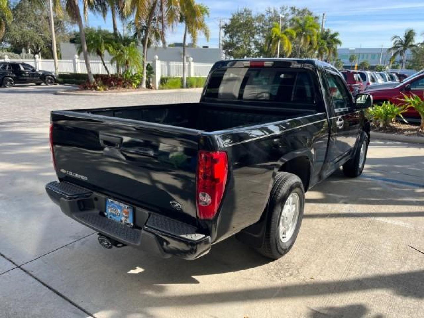 2006 Black /Light Cashmere Chevrolet Colorado 1 FL LS LOW MILES 53,797 (1GCCS148368) with an 2.8L DOHC 4-Cyl MFI Engine engine, Manual transmission, located at 4701 North Dixie Hwy, Pompano Beach, FL, 33064, (954) 422-2889, 26.240938, -80.123474 - OUR WEBPAGE FLORIDACARS1.COM HAS OVER 100 PHOTOS AND FREE CARFAX LINK 2006 CHEVROLET COLORADO WORK TRUCK ROAD READY WORK READY VIN: 1GCCS148368250775 NO ACCIDENTS 2.8L I4 PICKUP 1 OWNER FLORIDA 2.8L I4 F LOW MILES 53,797 25 MPG GASOLINE 6.1 FT BED LENGHT REAR WHEEL DRIVE MANUAL 5 SERVICE RECORDS 6.1 - Photo#89