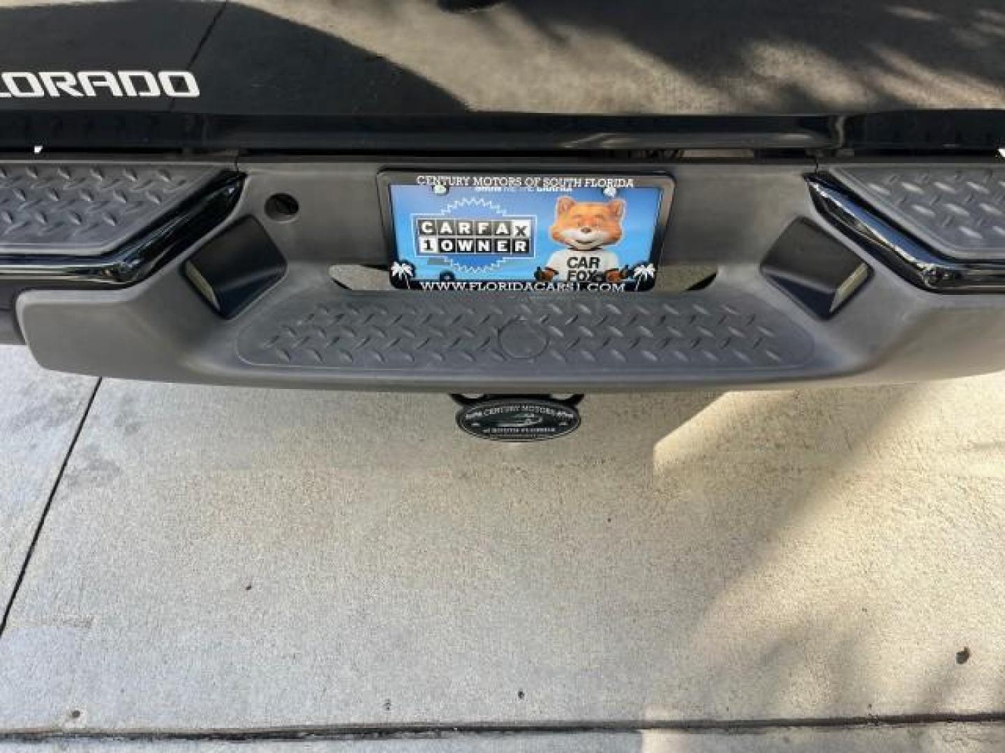 2006 Black /Light Cashmere Chevrolet Colorado 1 FL LS LOW MILES 53,797 (1GCCS148368) with an 2.8L DOHC 4-Cyl MFI Engine engine, Manual transmission, located at 4701 North Dixie Hwy, Pompano Beach, FL, 33064, (954) 422-2889, 26.240938, -80.123474 - OUR WEBPAGE FLORIDACARS1.COM HAS OVER 100 PHOTOS AND FREE CARFAX LINK 2006 CHEVROLET COLORADO WORK TRUCK ROAD READY WORK READY VIN: 1GCCS148368250775 NO ACCIDENTS 2.8L I4 PICKUP 1 OWNER FLORIDA 2.8L I4 F LOW MILES 53,797 25 MPG GASOLINE 6.1 FT BED LENGHT REAR WHEEL DRIVE MANUAL 5 SERVICE RECORDS 6.1 - Photo#92