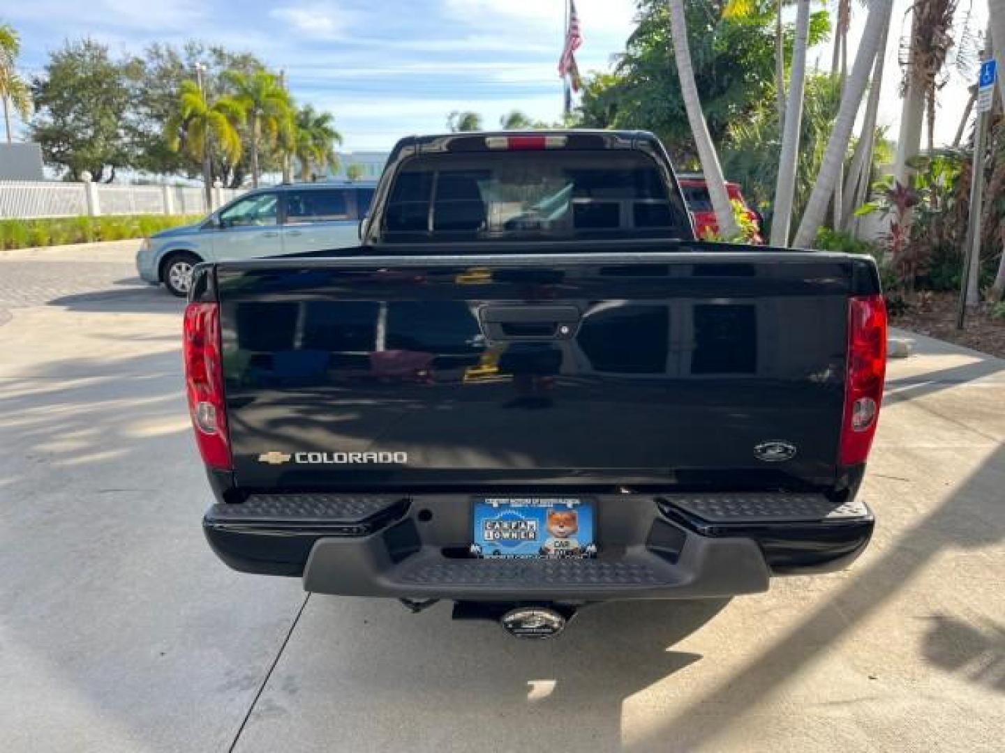 2006 Black /Light Cashmere Chevrolet Colorado 1 FL LS LOW MILES 53,797 (1GCCS148368) with an 2.8L DOHC 4-Cyl MFI Engine engine, Manual transmission, located at 4701 North Dixie Hwy, Pompano Beach, FL, 33064, (954) 422-2889, 26.240938, -80.123474 - OUR WEBPAGE FLORIDACARS1.COM HAS OVER 100 PHOTOS AND FREE CARFAX LINK 2006 CHEVROLET COLORADO WORK TRUCK ROAD READY WORK READY VIN: 1GCCS148368250775 NO ACCIDENTS 2.8L I4 PICKUP 1 OWNER FLORIDA 2.8L I4 F LOW MILES 53,797 25 MPG GASOLINE 6.1 FT BED LENGHT REAR WHEEL DRIVE MANUAL 5 SERVICE RECORDS 6.1 - Photo#93