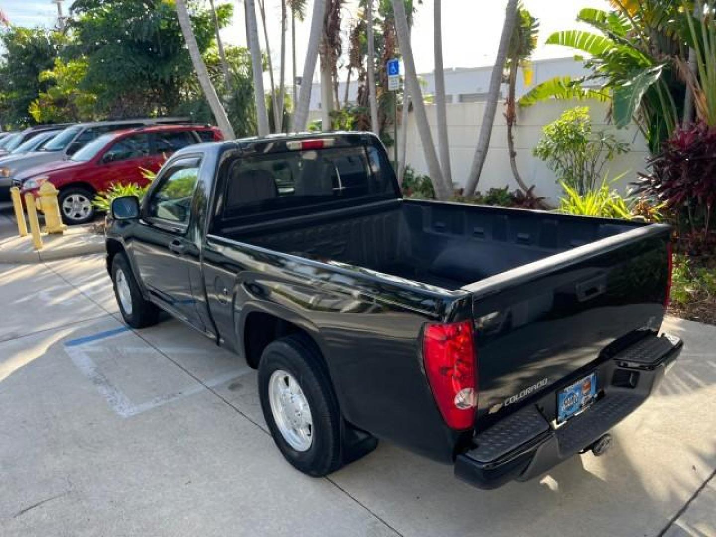 2006 Black /Light Cashmere Chevrolet Colorado 1 FL LS LOW MILES 53,797 (1GCCS148368) with an 2.8L DOHC 4-Cyl MFI Engine engine, Manual transmission, located at 4701 North Dixie Hwy, Pompano Beach, FL, 33064, (954) 422-2889, 26.240938, -80.123474 - OUR WEBPAGE FLORIDACARS1.COM HAS OVER 100 PHOTOS AND FREE CARFAX LINK 2006 CHEVROLET COLORADO WORK TRUCK ROAD READY WORK READY VIN: 1GCCS148368250775 NO ACCIDENTS 2.8L I4 PICKUP 1 OWNER FLORIDA 2.8L I4 F LOW MILES 53,797 25 MPG GASOLINE 6.1 FT BED LENGHT REAR WHEEL DRIVE MANUAL 5 SERVICE RECORDS 6.1 - Photo#94