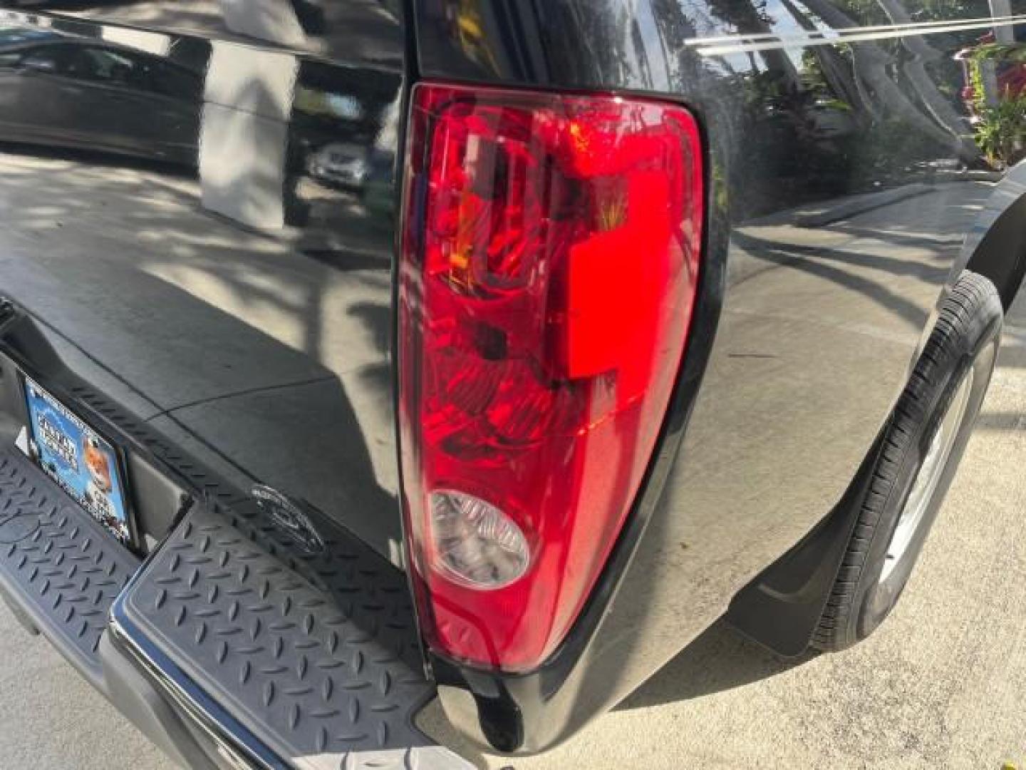 2006 Black /Light Cashmere Chevrolet Colorado 1 FL LS LOW MILES 53,797 (1GCCS148368) with an 2.8L DOHC 4-Cyl MFI Engine engine, Manual transmission, located at 4701 North Dixie Hwy, Pompano Beach, FL, 33064, (954) 422-2889, 26.240938, -80.123474 - OUR WEBPAGE FLORIDACARS1.COM HAS OVER 100 PHOTOS AND FREE CARFAX LINK 2006 CHEVROLET COLORADO WORK TRUCK ROAD READY WORK READY VIN: 1GCCS148368250775 NO ACCIDENTS 2.8L I4 PICKUP 1 OWNER FLORIDA 2.8L I4 F LOW MILES 53,797 25 MPG GASOLINE 6.1 FT BED LENGHT REAR WHEEL DRIVE MANUAL 5 SERVICE RECORDS 6.1 - Photo#96