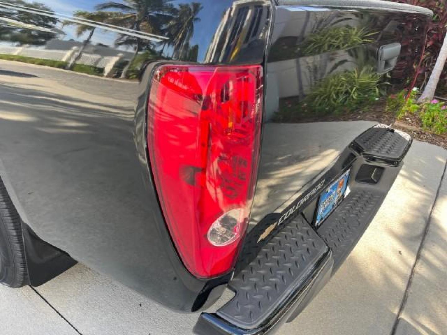 2006 Black /Light Cashmere Chevrolet Colorado 1 FL LS LOW MILES 53,797 (1GCCS148368) with an 2.8L DOHC 4-Cyl MFI Engine engine, Manual transmission, located at 4701 North Dixie Hwy, Pompano Beach, FL, 33064, (954) 422-2889, 26.240938, -80.123474 - OUR WEBPAGE FLORIDACARS1.COM HAS OVER 100 PHOTOS AND FREE CARFAX LINK 2006 CHEVROLET COLORADO WORK TRUCK ROAD READY WORK READY VIN: 1GCCS148368250775 NO ACCIDENTS 2.8L I4 PICKUP 1 OWNER FLORIDA 2.8L I4 F LOW MILES 53,797 25 MPG GASOLINE 6.1 FT BED LENGHT REAR WHEEL DRIVE MANUAL 5 SERVICE RECORDS 6.1 - Photo#97
