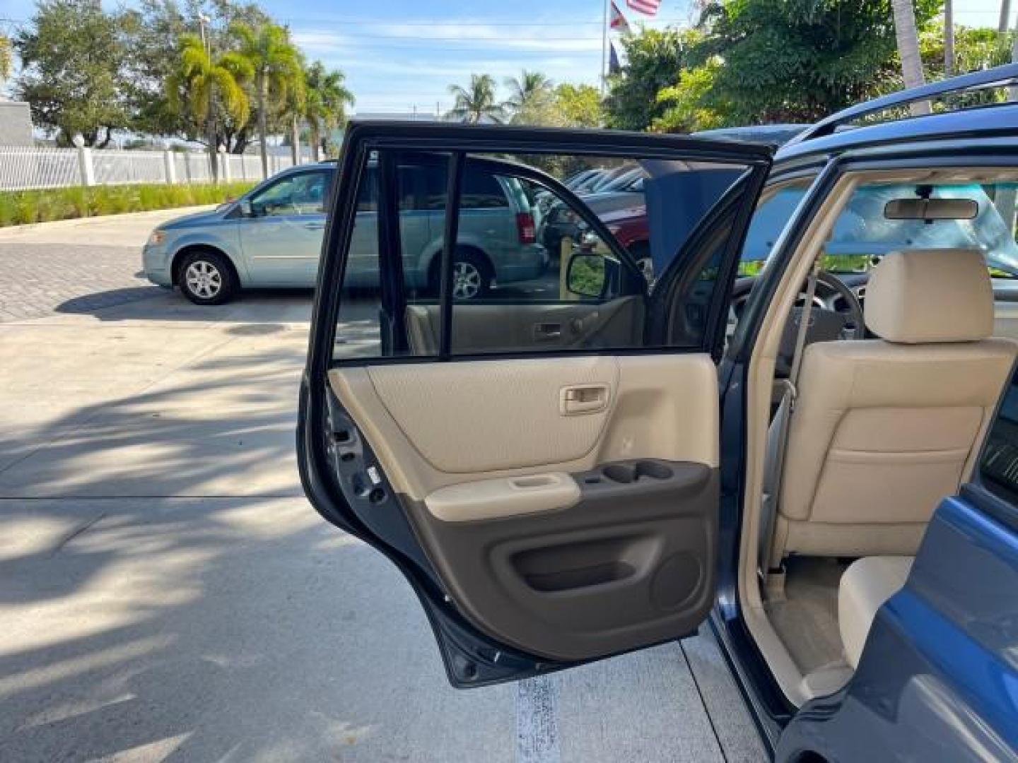 2005 Bluestone Metallic /Ivory Toyota Highlander FL LOW MILES 39,779 (JTEDP21A150) with an 3.3L DOHC SFI 24-Valve VVT-i V6 Engine engine, Automatic transmission, located at 4701 North Dixie Hwy, Pompano Beach, FL, 33064, (954) 422-2889, 26.240938, -80.123474 - OUR WEBPAGE FLORIDACARS1.COM HAS OVER 100 PHOTOS AND FREE CARFAX LINK 2005 TOYOTA HIGHLANDER ROAD READY 3.3L V6 VIN: JTEDP21A150075101 NO ACCIDENTS 25 MPG 4 DOOR WAGON/SPORT UTILITY NO RECALLS SUNROOF 3.3L V6 F DOHC 24V FLORIDA OWNER GASOLINE LOW MILES 39,779 FRONT WHEEL DRIVE 6 SERVICE RECORDS Auto - Photo#13