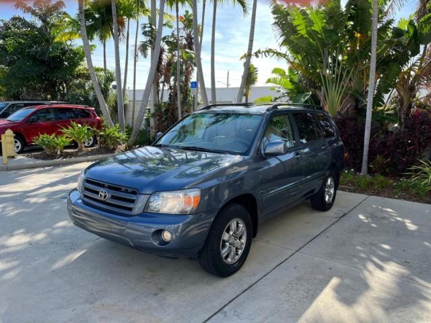 2005 Bluestone Metallic /Ivory Toyota Highlander FL LOW MILES 39,779 (JTEDP21A150) with an 3.3L DOHC SFI 24-Valve VVT-i V6 Engine engine, Automatic transmission, located at 4701 North Dixie Hwy, Pompano Beach, FL, 33064, (954) 422-2889, 26.240938, -80.123474 - OUR WEBPAGE FLORIDACARS1.COM HAS OVER 100 PHOTOS AND FREE CARFAX LINK 2005 TOYOTA HIGHLANDER ROAD READY 3.3L V6 VIN: JTEDP21A150075101 NO ACCIDENTS 25 MPG 4 DOOR WAGON/SPORT UTILITY NO RECALLS SUNROOF 3.3L V6 F DOHC 24V FLORIDA OWNER GASOLINE LOW MILES 39,779 FRONT WHEEL DRIVE 6 SERVICE RECORDS Auto - Photo#3