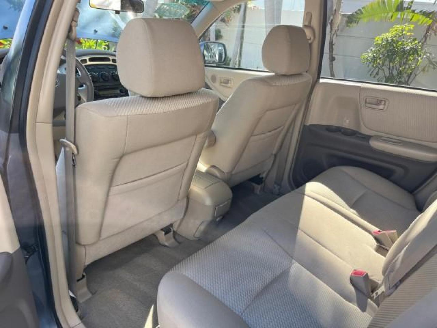 2005 Bluestone Metallic /Ivory Toyota Highlander FL LOW MILES 39,779 (JTEDP21A150) with an 3.3L DOHC SFI 24-Valve VVT-i V6 Engine engine, Automatic transmission, located at 4701 North Dixie Hwy, Pompano Beach, FL, 33064, (954) 422-2889, 26.240938, -80.123474 - OUR WEBPAGE FLORIDACARS1.COM HAS OVER 100 PHOTOS AND FREE CARFAX LINK 2005 TOYOTA HIGHLANDER ROAD READY 3.3L V6 VIN: JTEDP21A150075101 NO ACCIDENTS 25 MPG 4 DOOR WAGON/SPORT UTILITY NO RECALLS SUNROOF 3.3L V6 F DOHC 24V FLORIDA OWNER GASOLINE LOW MILES 39,779 FRONT WHEEL DRIVE 6 SERVICE RECORDS Auto - Photo#42