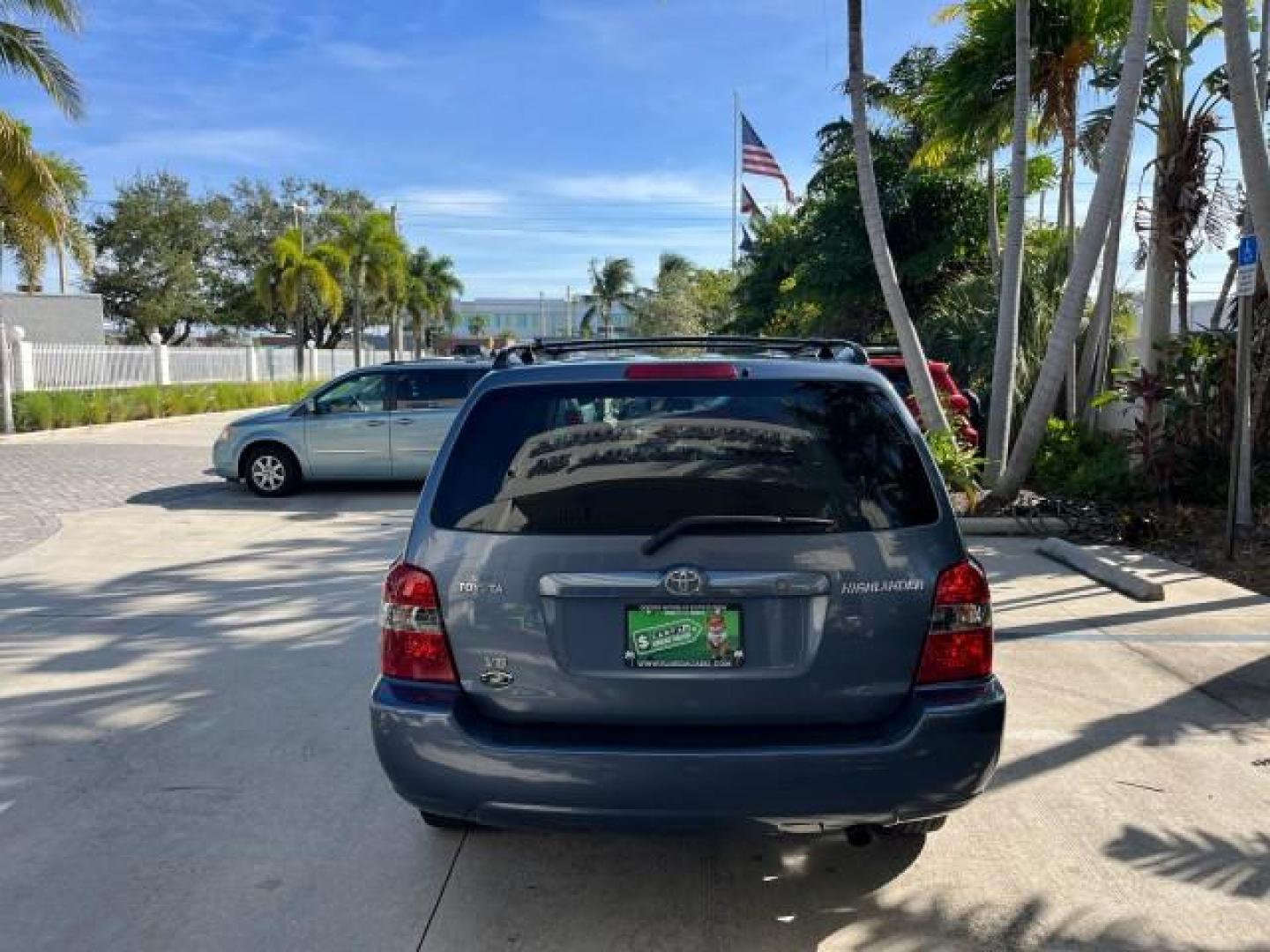 2005 Bluestone Metallic /Ivory Toyota Highlander FL LOW MILES 39,779 (JTEDP21A150) with an 3.3L DOHC SFI 24-Valve VVT-i V6 Engine engine, Automatic transmission, located at 4701 North Dixie Hwy, Pompano Beach, FL, 33064, (954) 422-2889, 26.240938, -80.123474 - OUR WEBPAGE FLORIDACARS1.COM HAS OVER 100 PHOTOS AND FREE CARFAX LINK 2005 TOYOTA HIGHLANDER ROAD READY 3.3L V6 VIN: JTEDP21A150075101 NO ACCIDENTS 25 MPG 4 DOOR WAGON/SPORT UTILITY NO RECALLS SUNROOF 3.3L V6 F DOHC 24V FLORIDA OWNER GASOLINE LOW MILES 39,779 FRONT WHEEL DRIVE 6 SERVICE RECORDS Auto - Photo#6