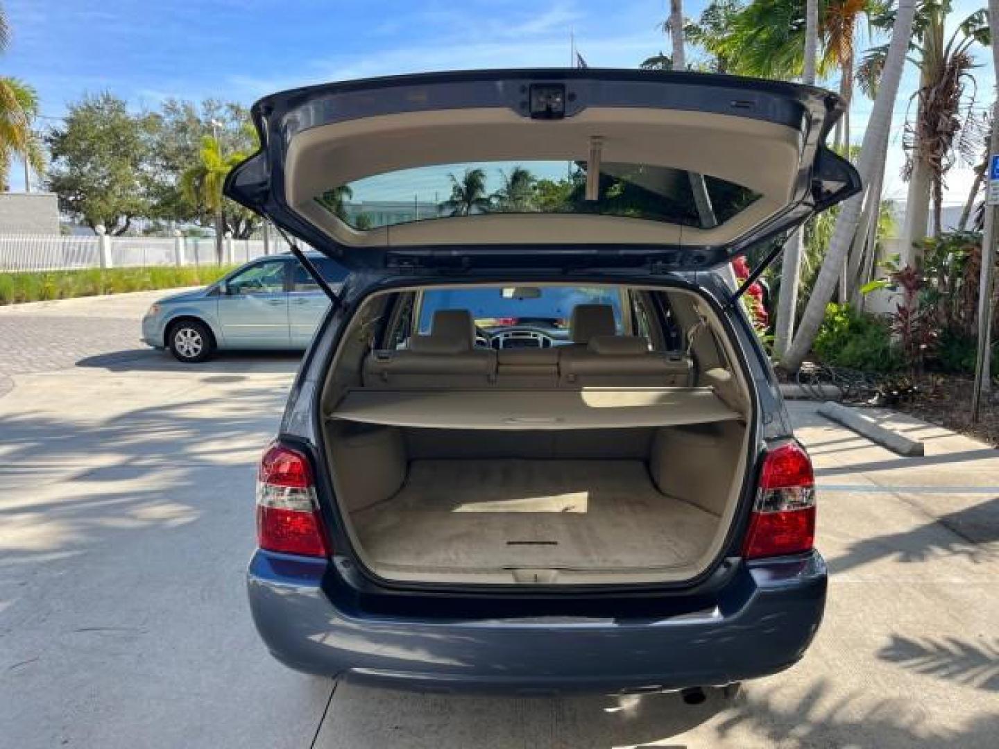 2005 Bluestone Metallic /Ivory Toyota Highlander FL LOW MILES 39,779 (JTEDP21A150) with an 3.3L DOHC SFI 24-Valve VVT-i V6 Engine engine, Automatic transmission, located at 4701 North Dixie Hwy, Pompano Beach, FL, 33064, (954) 422-2889, 26.240938, -80.123474 - OUR WEBPAGE FLORIDACARS1.COM HAS OVER 100 PHOTOS AND FREE CARFAX LINK 2005 TOYOTA HIGHLANDER ROAD READY 3.3L V6 VIN: JTEDP21A150075101 NO ACCIDENTS 25 MPG 4 DOOR WAGON/SPORT UTILITY NO RECALLS SUNROOF 3.3L V6 F DOHC 24V FLORIDA OWNER GASOLINE LOW MILES 39,779 FRONT WHEEL DRIVE 6 SERVICE RECORDS Auto - Photo#71