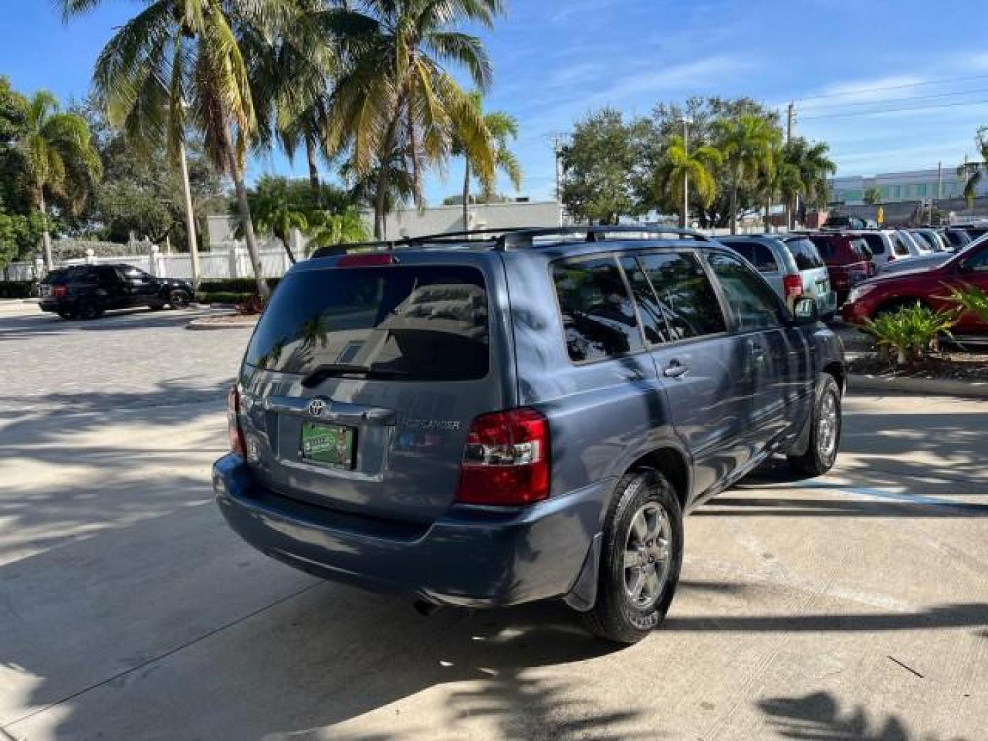 2005 Bluestone Metallic /Ivory Toyota Highlander FL LOW MILES 39,779 (JTEDP21A150) with an 3.3L DOHC SFI 24-Valve VVT-i V6 Engine engine, Automatic transmission, located at 4701 North Dixie Hwy, Pompano Beach, FL, 33064, (954) 422-2889, 26.240938, -80.123474 - OUR WEBPAGE FLORIDACARS1.COM HAS OVER 100 PHOTOS AND FREE CARFAX LINK 2005 TOYOTA HIGHLANDER ROAD READY 3.3L V6 VIN: JTEDP21A150075101 NO ACCIDENTS 25 MPG 4 DOOR WAGON/SPORT UTILITY NO RECALLS SUNROOF 3.3L V6 F DOHC 24V FLORIDA OWNER GASOLINE LOW MILES 39,779 FRONT WHEEL DRIVE 6 SERVICE RECORDS Auto - Photo#7