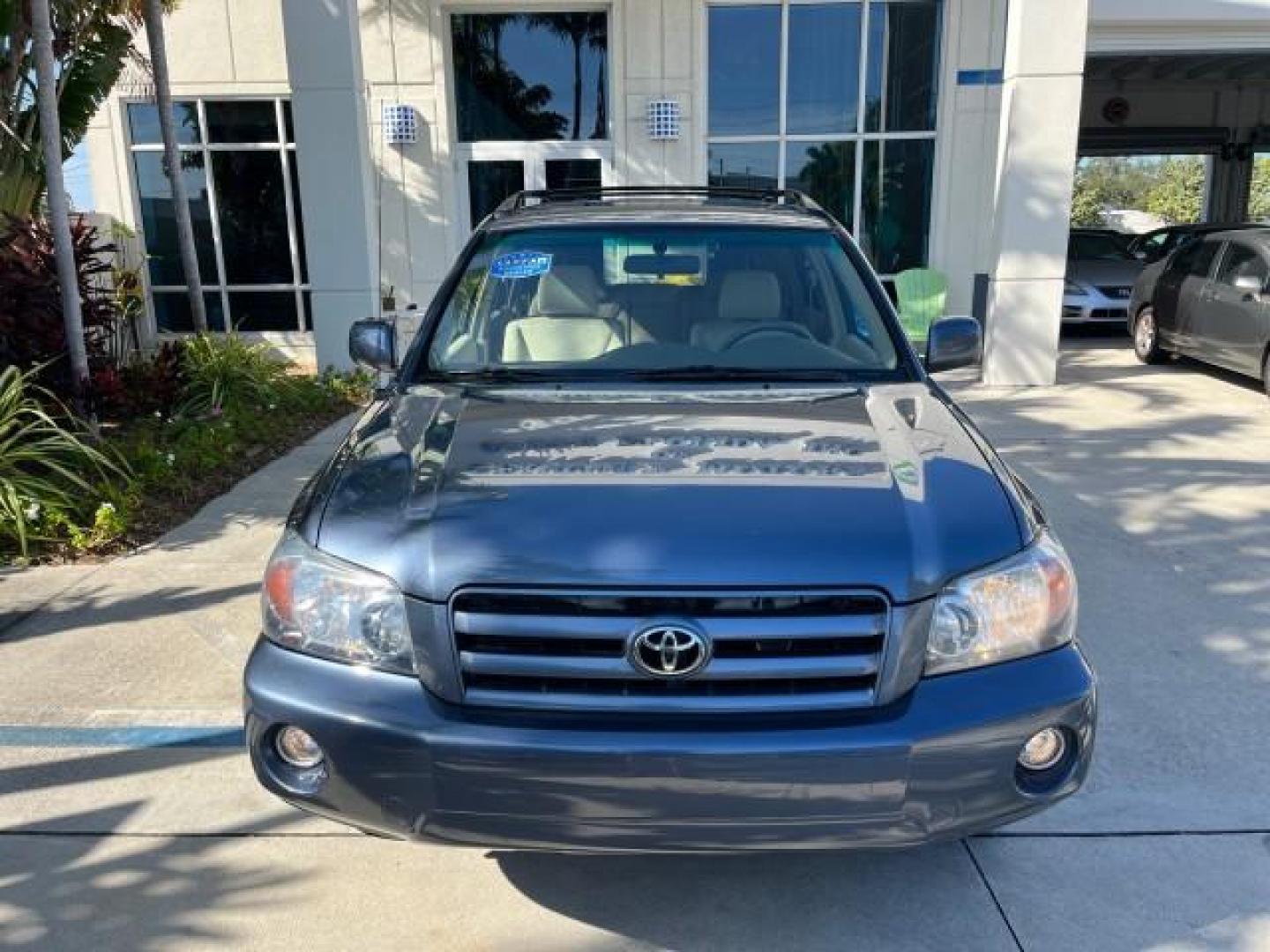 2005 Bluestone Metallic /Ivory Toyota Highlander FL LOW MILES 39,779 (JTEDP21A150) with an 3.3L DOHC SFI 24-Valve VVT-i V6 Engine engine, Automatic transmission, located at 4701 North Dixie Hwy, Pompano Beach, FL, 33064, (954) 422-2889, 26.240938, -80.123474 - OUR WEBPAGE FLORIDACARS1.COM HAS OVER 100 PHOTOS AND FREE CARFAX LINK 2005 TOYOTA HIGHLANDER ROAD READY 3.3L V6 VIN: JTEDP21A150075101 NO ACCIDENTS 25 MPG 4 DOOR WAGON/SPORT UTILITY NO RECALLS SUNROOF 3.3L V6 F DOHC 24V FLORIDA OWNER GASOLINE LOW MILES 39,779 FRONT WHEEL DRIVE 6 SERVICE RECORDS Auto - Photo#85