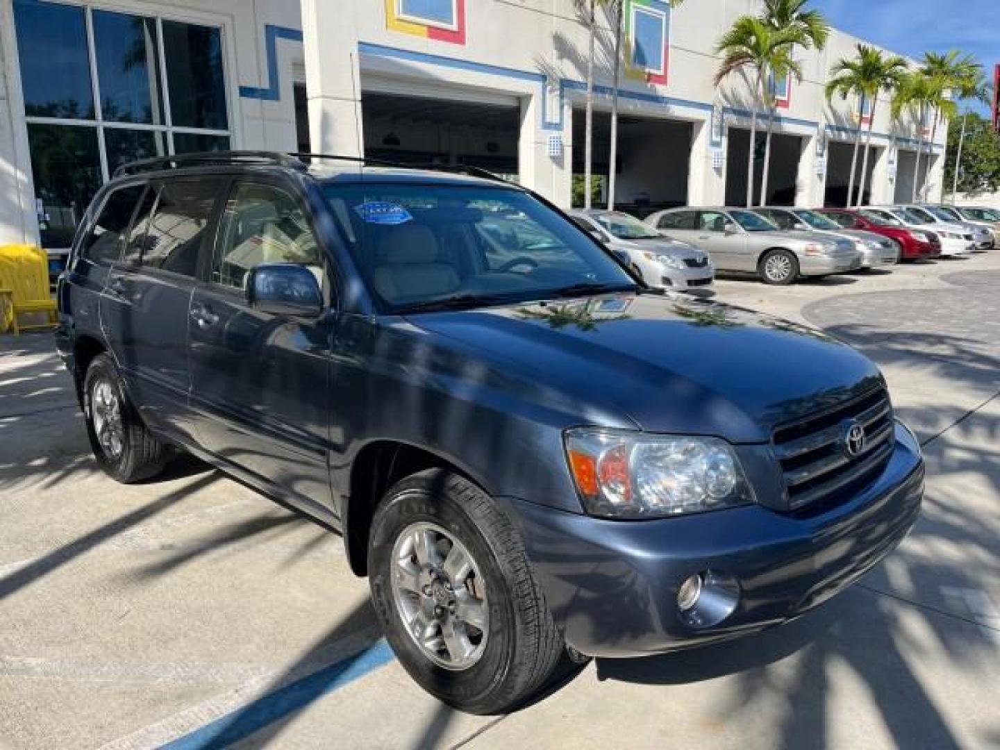 2005 Bluestone Metallic /Ivory Toyota Highlander FL LOW MILES 39,779 (JTEDP21A150) with an 3.3L DOHC SFI 24-Valve VVT-i V6 Engine engine, Automatic transmission, located at 4701 North Dixie Hwy, Pompano Beach, FL, 33064, (954) 422-2889, 26.240938, -80.123474 - OUR WEBPAGE FLORIDACARS1.COM HAS OVER 100 PHOTOS AND FREE CARFAX LINK 2005 TOYOTA HIGHLANDER ROAD READY 3.3L V6 VIN: JTEDP21A150075101 NO ACCIDENTS 25 MPG 4 DOOR WAGON/SPORT UTILITY NO RECALLS SUNROOF 3.3L V6 F DOHC 24V FLORIDA OWNER GASOLINE LOW MILES 39,779 FRONT WHEEL DRIVE 6 SERVICE RECORDS Auto - Photo#87