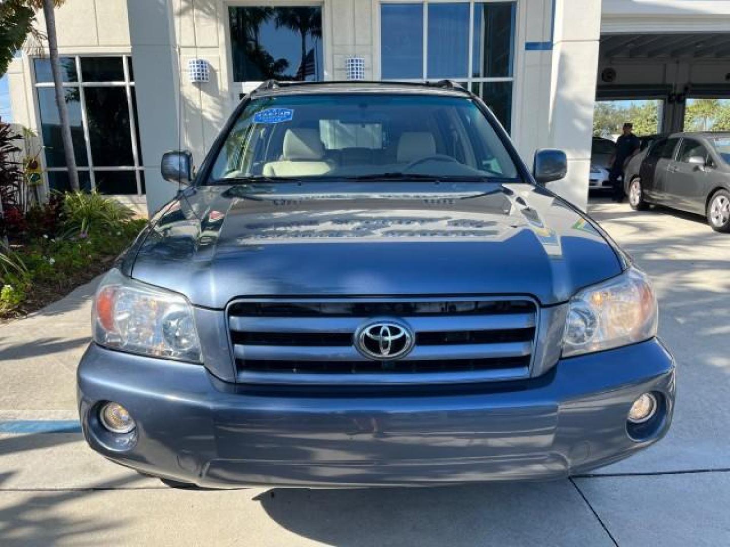 2005 Bluestone Metallic /Ivory Toyota Highlander FL LOW MILES 39,779 (JTEDP21A150) with an 3.3L DOHC SFI 24-Valve VVT-i V6 Engine engine, Automatic transmission, located at 4701 North Dixie Hwy, Pompano Beach, FL, 33064, (954) 422-2889, 26.240938, -80.123474 - OUR WEBPAGE FLORIDACARS1.COM HAS OVER 100 PHOTOS AND FREE CARFAX LINK 2005 TOYOTA HIGHLANDER ROAD READY 3.3L V6 VIN: JTEDP21A150075101 NO ACCIDENTS 25 MPG 4 DOOR WAGON/SPORT UTILITY NO RECALLS SUNROOF 3.3L V6 F DOHC 24V FLORIDA OWNER GASOLINE LOW MILES 39,779 FRONT WHEEL DRIVE 6 SERVICE RECORDS Auto - Photo#95