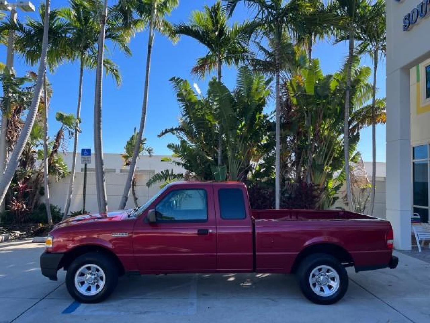 2007 Redfire /Medium Dk Flint Ford Ranger FL XLT LOW MILES 71,438 5SPD (1FTYR14D47P) with an 2.3L DOHC 16-Valve I4 Engine engine, Manual transmission, located at 4701 North Dixie Hwy, Pompano Beach, FL, 33064, (954) 422-2889, 26.240938, -80.123474 - OUR WEBPAGE FLORIDACARS1.COM HAS OVER 100 PHOTOS AND FREE CARFAX LINK 2007 FORD RANGER XL ROAD READY WORK READY VIN: 1FTYR14D47PA12424 NO ACCIDENTS 2.3L I4 CLUB CAB PICKUP FLORIDA OWNER 29 MPG 2.3L 4 F 5 SPD 4 CYL HARD TO FIND LOW MILES 71,438 XLT GASOLINE 6.0 FT BED LENGTH REAR WHEEL DRIVE MANUAL 1 - Photo#4