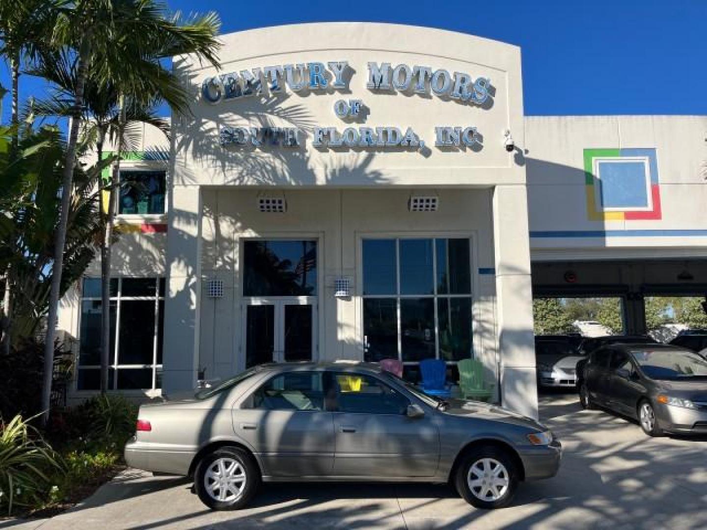 1998 Classic Green Pearl /Gray Toyota Camry FL LE LOW MILES 48,539 (JT2BF22K4W0) with an 3.0L Twin-Cam EFI 24-Valve V6 Engine engine, Automatic transmission, located at 4701 North Dixie Hwy, Pompano Beach, FL, 33064, (954) 422-2889, 26.240938, -80.123474 - OUR WEBPAGE FLORIDACARS1.COM HAS OVER 100 PHOTOS AND FREE CARFAX LINK 1998 TOYOTA CAMRY CE V6 ROAD READY 3.0L V6 VIN: JT2BF22K4W0134660 FLORIDA OWNER SEDAN 4 DR LOW MILES 48,539 3.0L V6 F DOHC 24V NO RECALLS 28 MPG GASOLINE POWER MIRRORS FRONT WHEEL DRIVE ABS Brakes Automatic Transmission Cruise Con - Photo#0