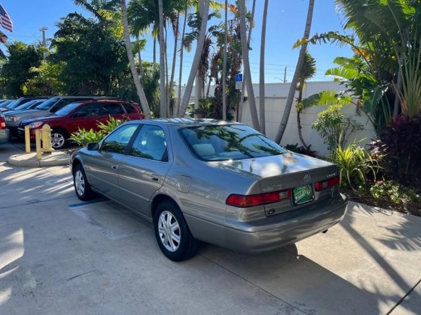 1998 Classic Green Pearl /Gray Toyota Camry FL LE LOW MILES 48,539 (JT2BF22K4W0) with an 3.0L Twin-Cam EFI 24-Valve V6 Engine engine, Automatic transmission, located at 4701 North Dixie Hwy, Pompano Beach, FL, 33064, (954) 422-2889, 26.240938, -80.123474 - OUR WEBPAGE FLORIDACARS1.COM HAS OVER 100 PHOTOS AND FREE CARFAX LINK 1998 TOYOTA CAMRY CE V6 ROAD READY 3.0L V6 VIN: JT2BF22K4W0134660 FLORIDA OWNER SEDAN 4 DR LOW MILES 48,539 3.0L V6 F DOHC 24V NO RECALLS 28 MPG GASOLINE POWER MIRRORS FRONT WHEEL DRIVE ABS Brakes Automatic Transmission Cruise Con - Photo#5